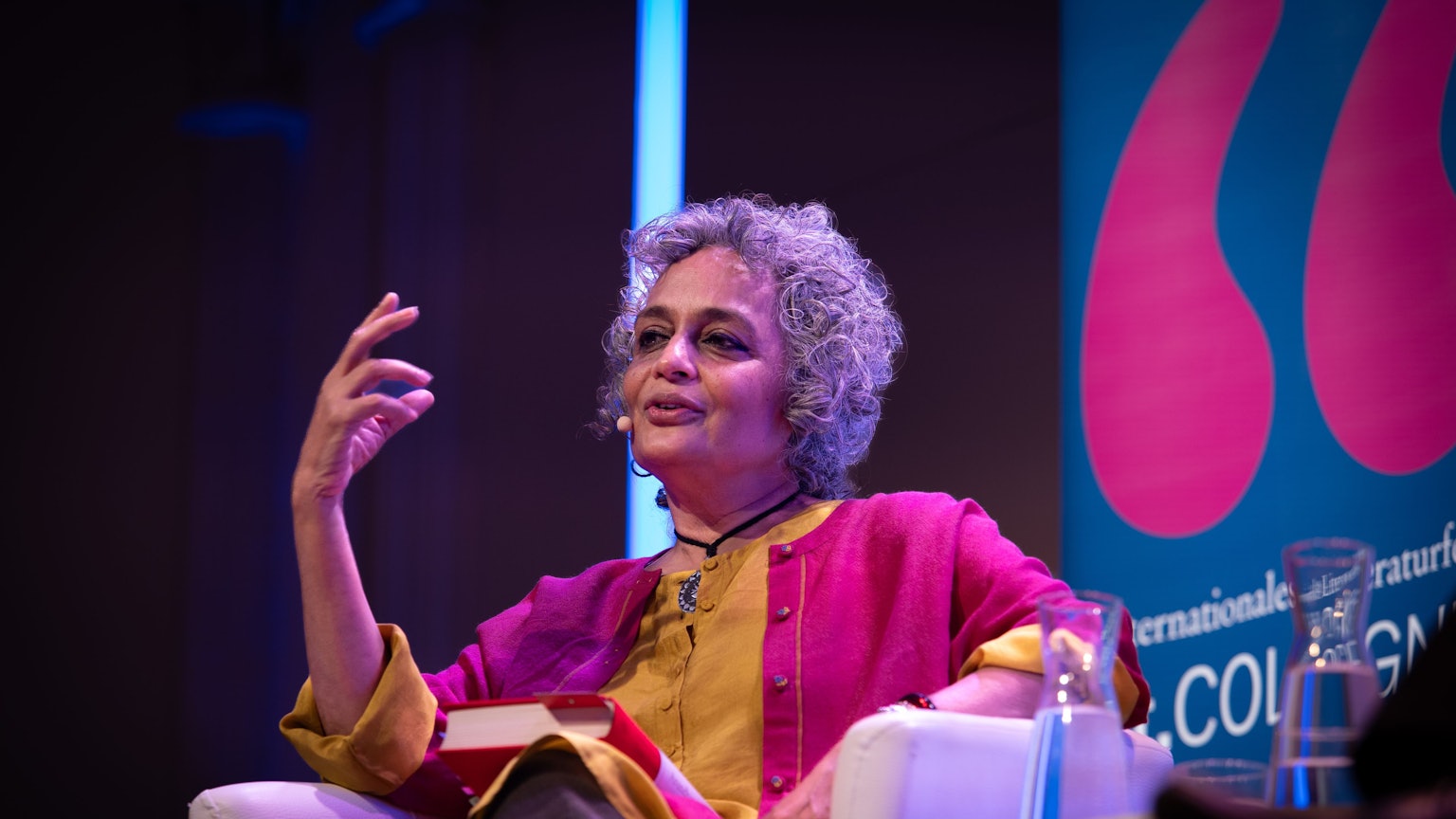 Autorin Arundhati Roy auf dem lit.Cologne-Abend in der Kölner Flora.