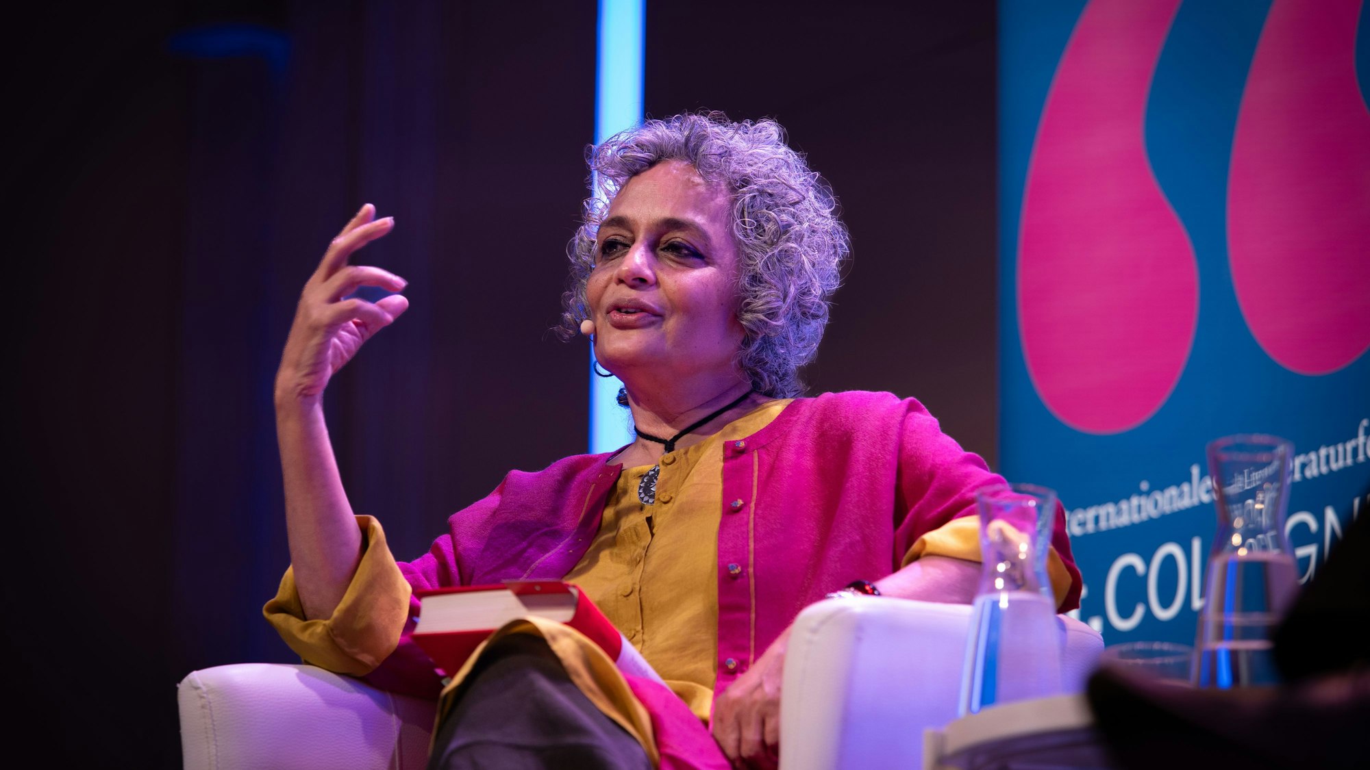 Autorin Arundhati Roy auf dem lit.Cologne-Abend in der Kölner Flora.