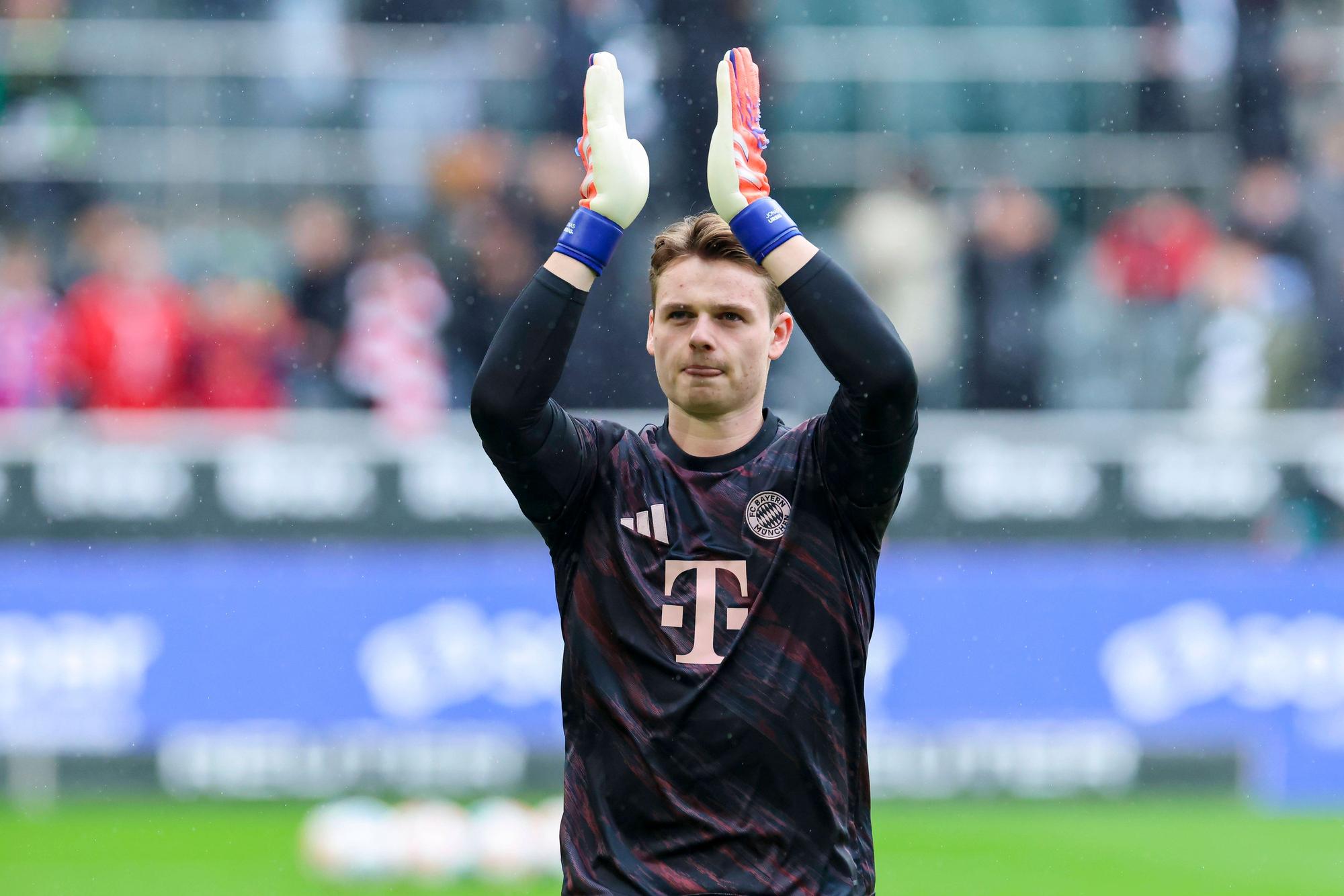 Das Kölner Eigengewächs Jonas Urbig steht seit Januar 2025 beim FC Bayern München unter Vertrag.