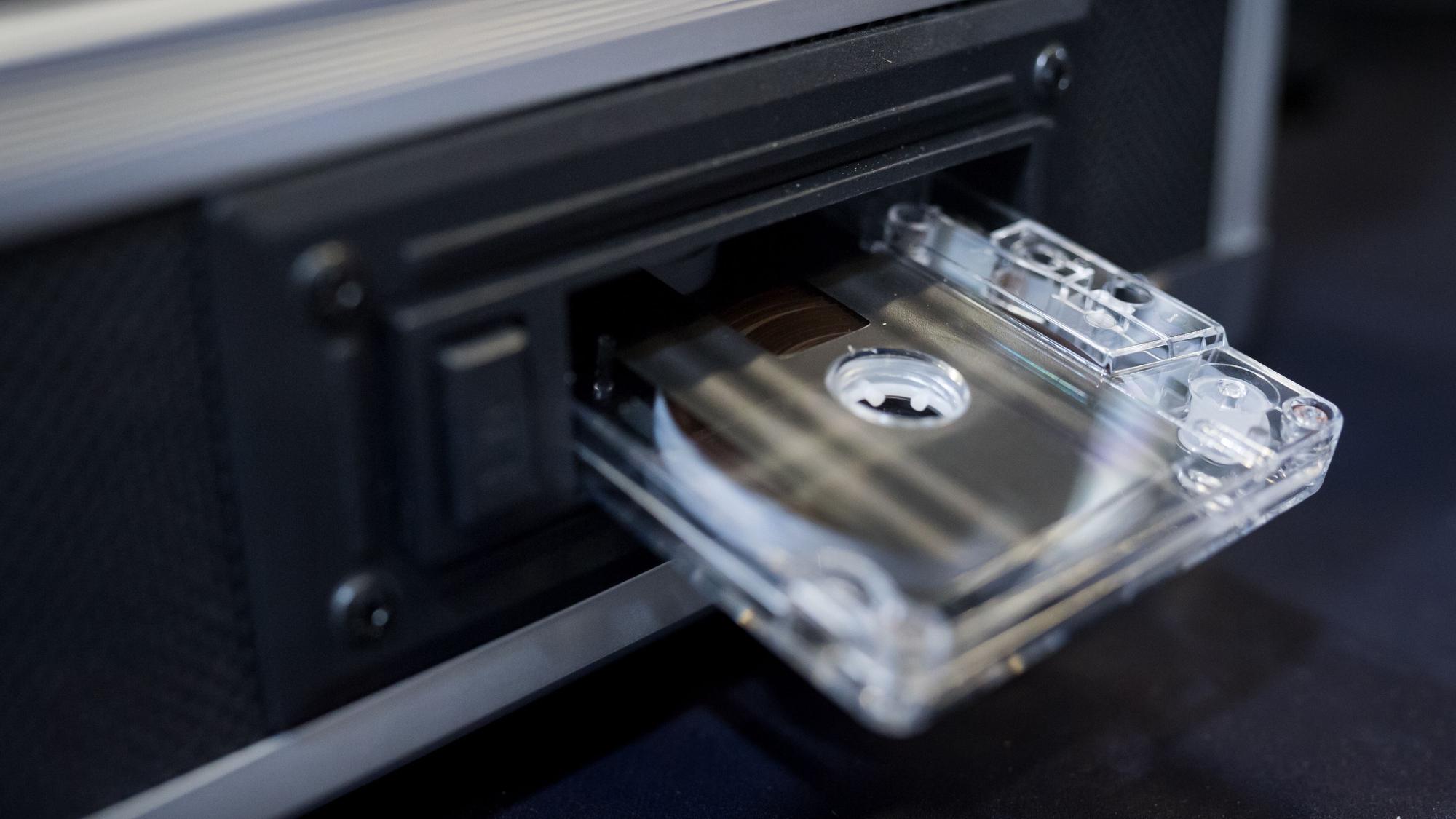 Das Medium der Generation X: Mit der Kassette liegen sie auch damit zwischen den Schallplatten der Boomer und den digitalisierten MP3-Playern der Millennials.