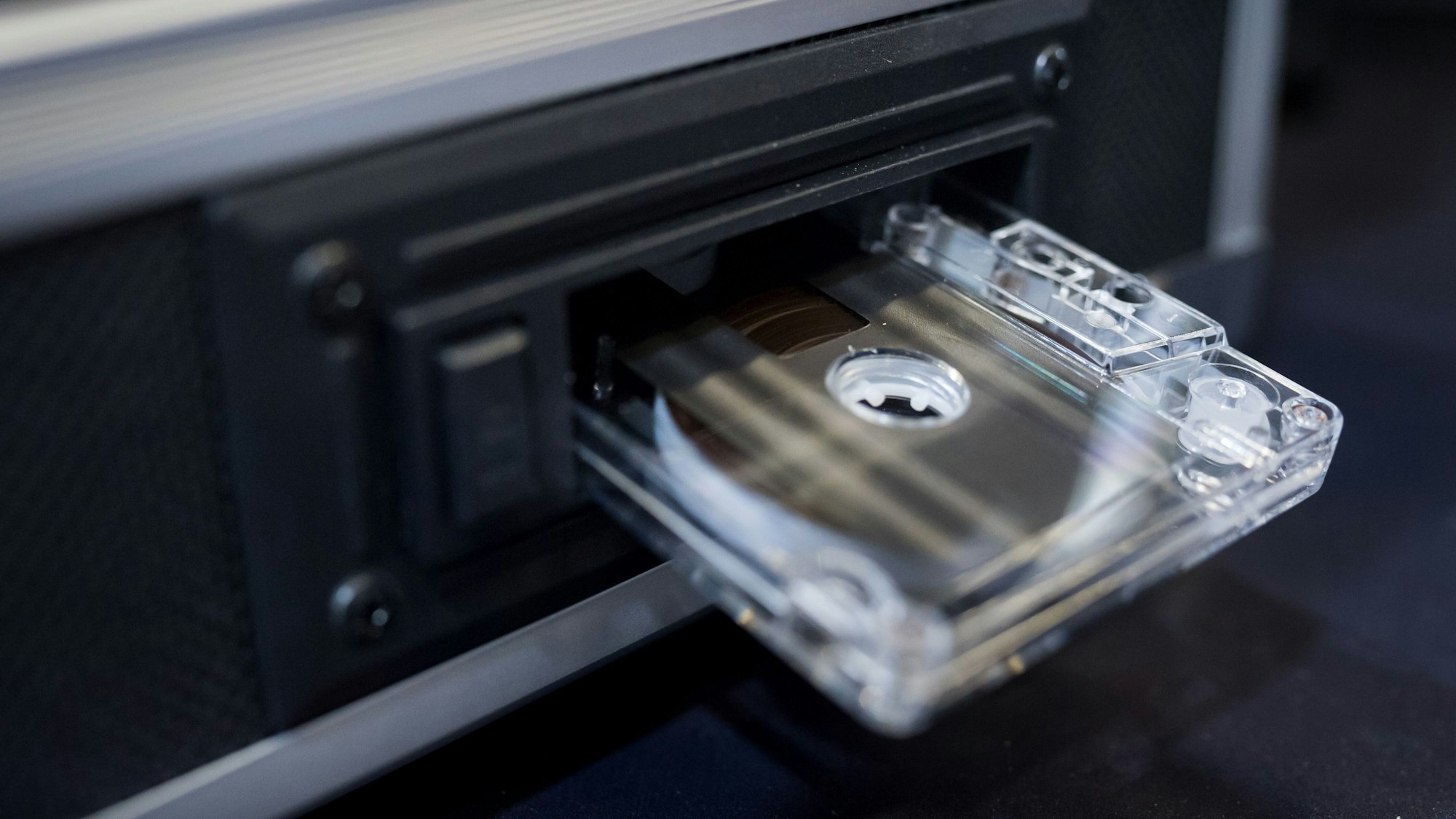 Das Medium der Generation X: Mit der Kassette liegen sie auch damit zwischen den Schallplatten der Boomer und den digitalisierten MP3-Playern der Millennials.