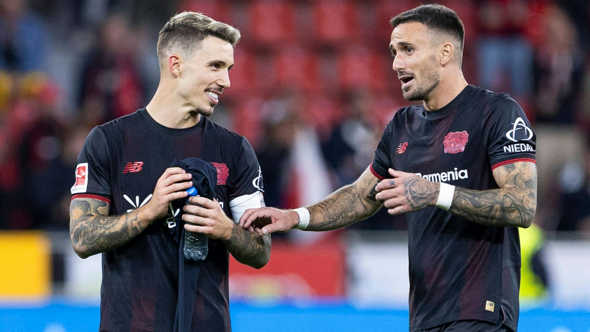 Leverkusens Top-Duo aus Spanien:  Aleix Garcia und Alejandro Grimaldo (l.).