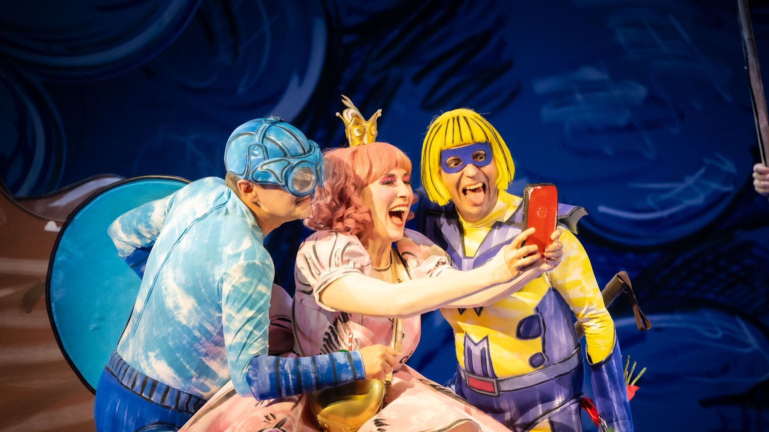 „Das Rheingold“ mit Tuomas Katajala (Froh), Emily Hindrichs (Freia), KS Miljenko Turk (Donner).