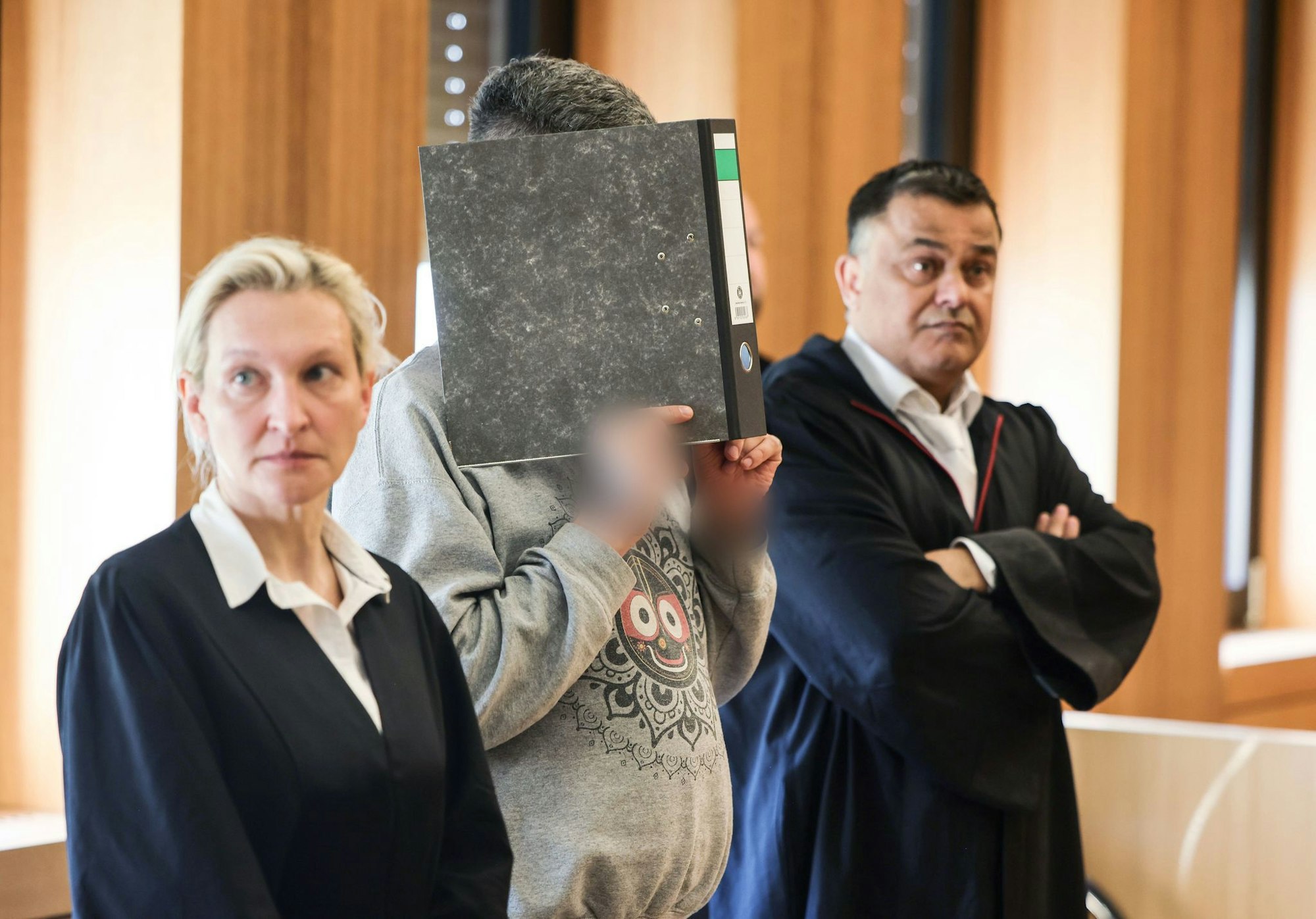 Im Prozess gegen den wegen etlicher Todesfälle angeklagten Pfleger in Aachen hat die Staatsanwaltschaft eine lebenslange Freiheitsstrafe für den Angeklagten gefordert. (Archivbild)