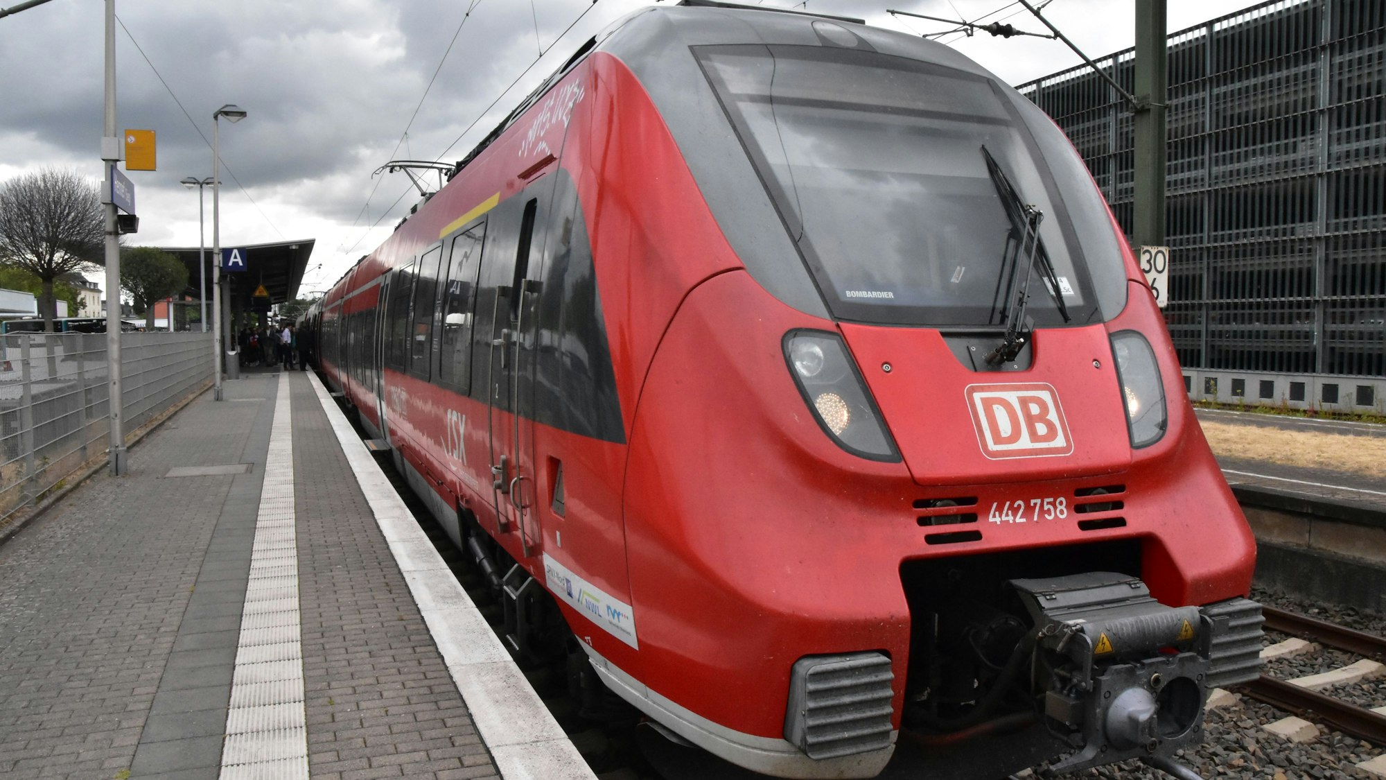 Die Talent-Züge haben auf der Strecke des Rhein-Sieg-Express (RE 9) künftig weitgehend ausgedient.