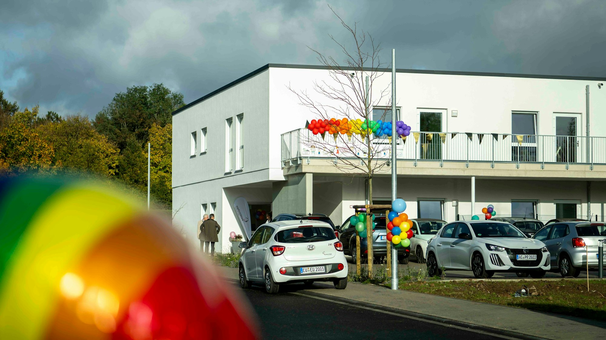 Das Bild zeigt eine Außenansicht des Gebäudes.