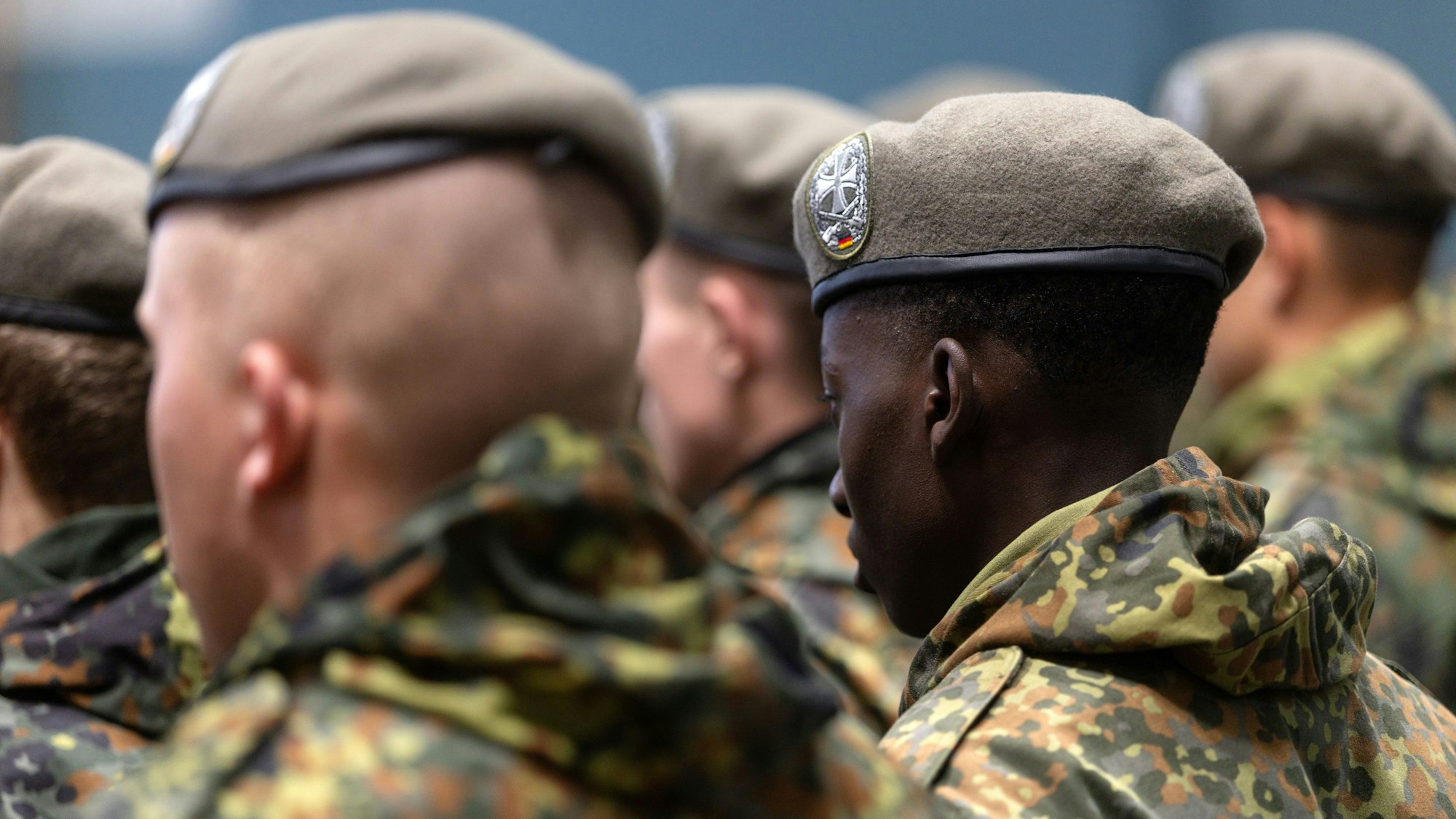 Thüringen: Soldaten des Heimatschutzregiments 5 der Bundeswehr bei einem öffentlichen Regimentsappell. Die Bundeswehr braucht mehr Personal – kommt der Wehrdienst zurück?