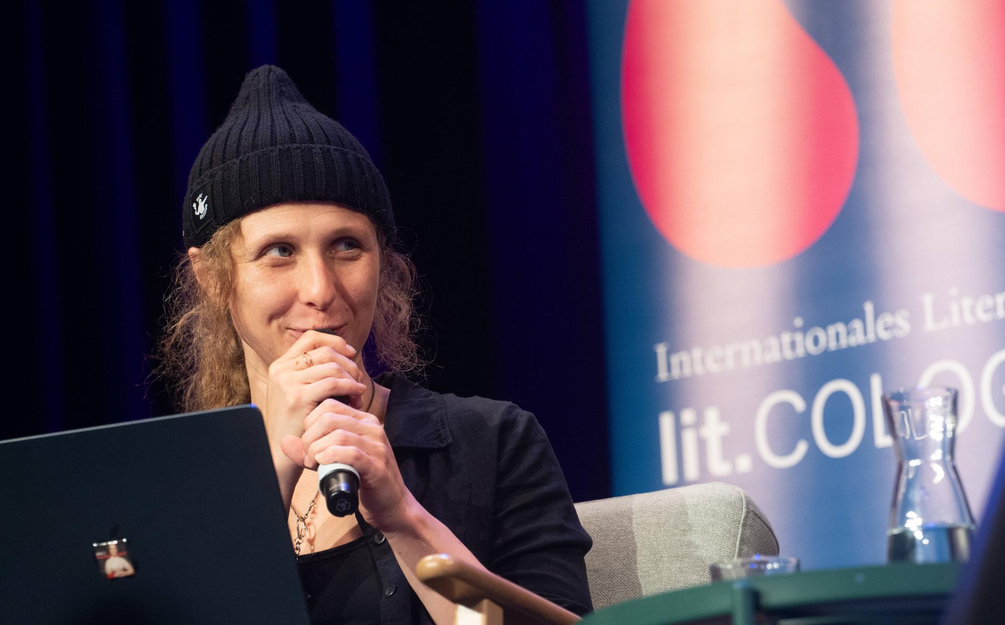 Lit.cologne Special Edition Maria Alyokhina, a Russian political activist, is on the stage of Comedia Theater in Cologne, Germany, on October 27, 2025, during the lit.cologne special edition 2025 Cologne Germany PUBLICATIONxNOTxINxFRA Copyright: xYingxTangx originalFilename: tang-notitle251027_npTot.jpg