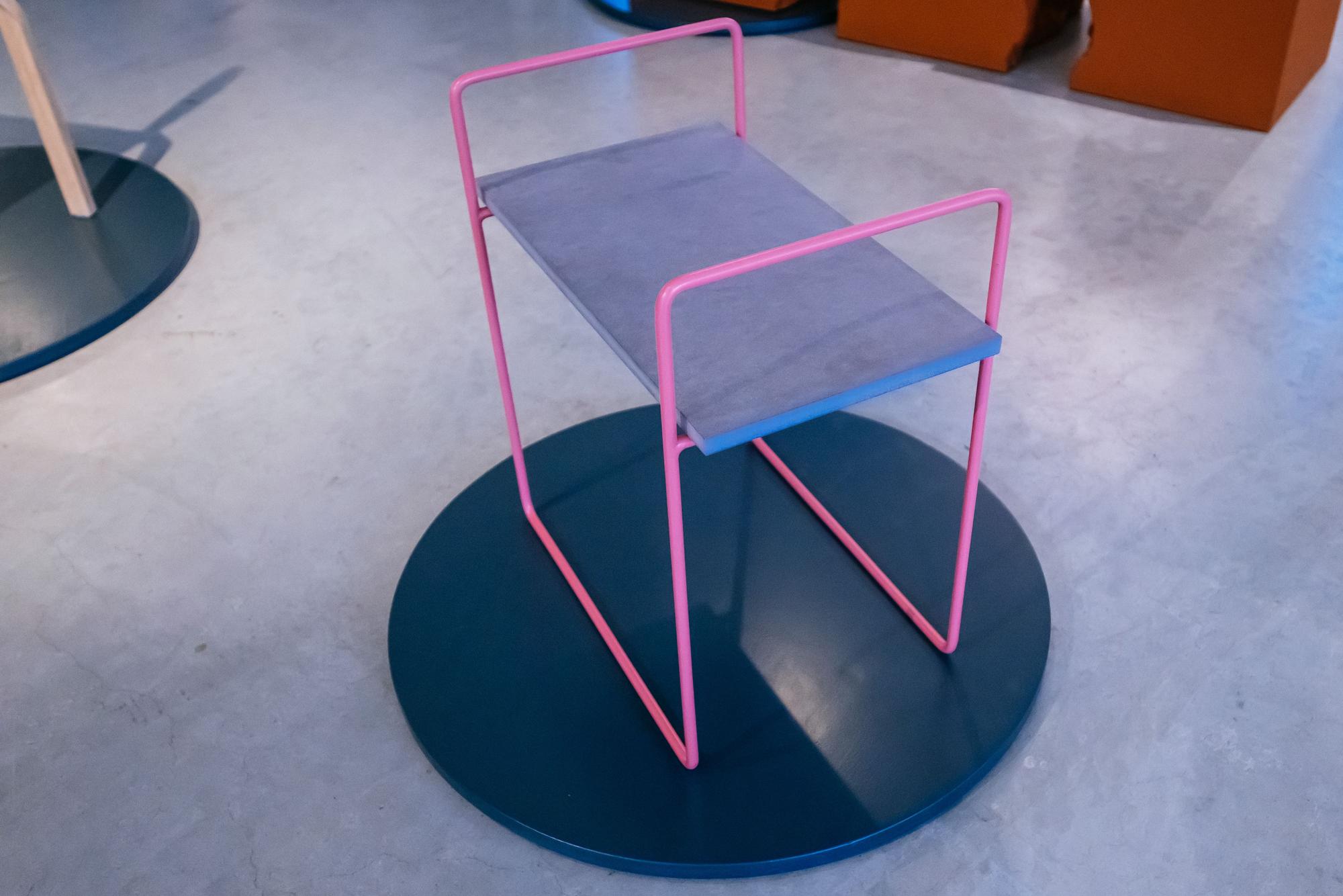 Pinke Eleganz trifft Steinoptik