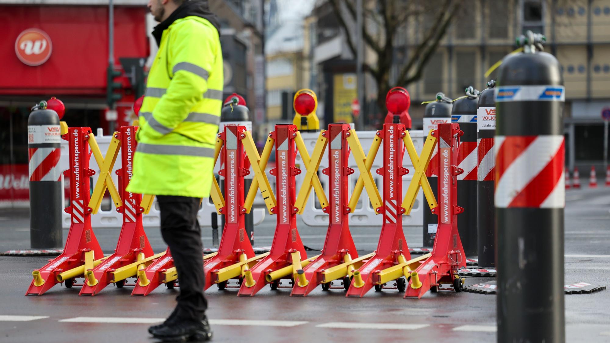 Überfahrsperren sollen stark frequentierte Bereiche in der ganzen Stadt sicherer machen.