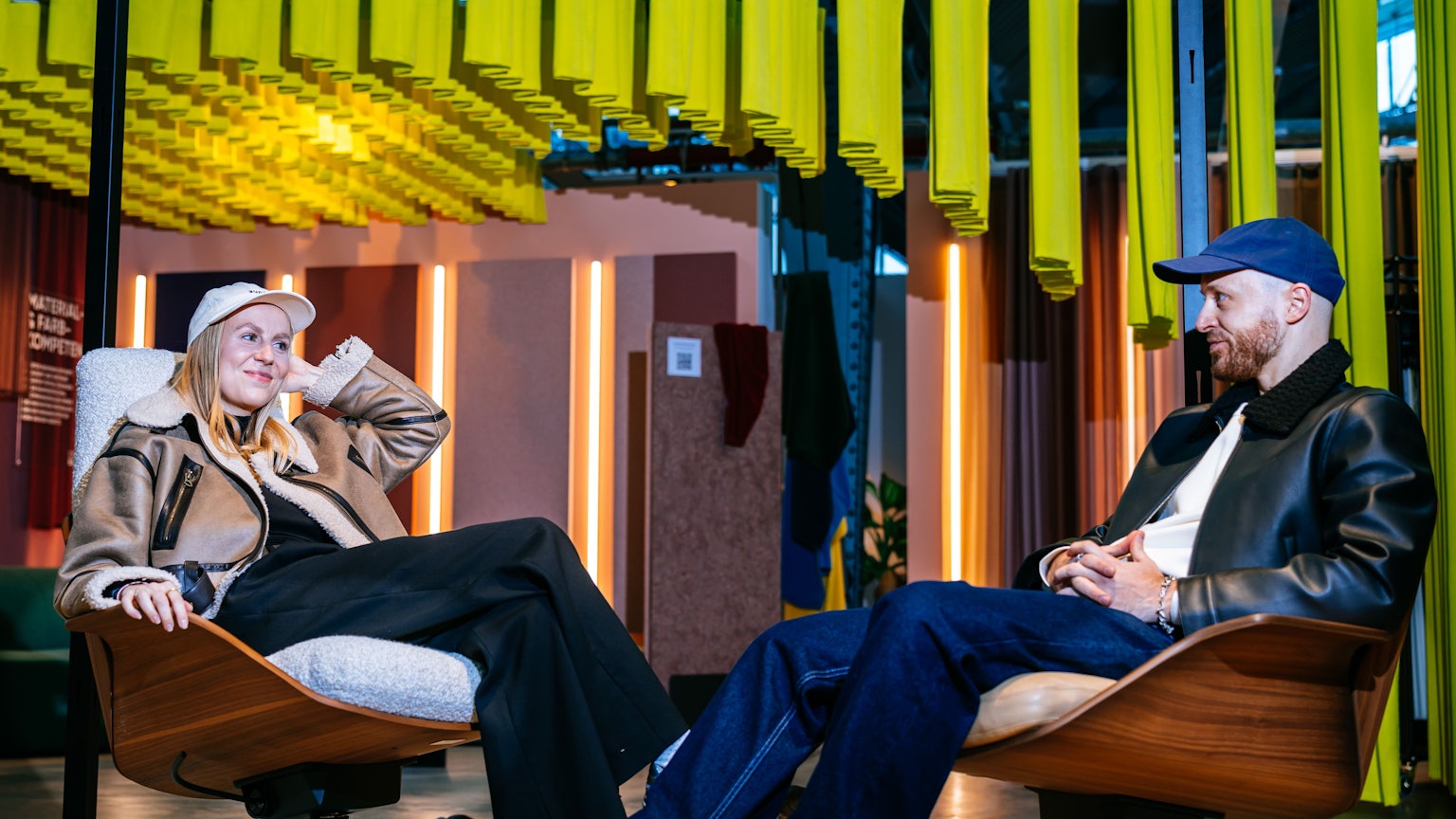 Die Firma Prostoria erwartet die Besucher mit stilvollen Formen und weichen Stoffen.