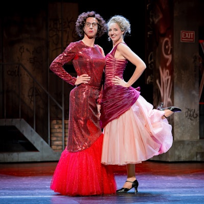 Charmantes Doppel: Julian Culemann (Dorothy) und Bettina Mönch (Julie).