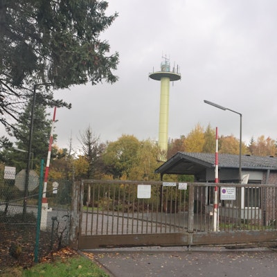 Das Foto zeigt den Zutrittsbereich der Kaserne Mohrenbach bei Reichshof-Wildbergerhütte.