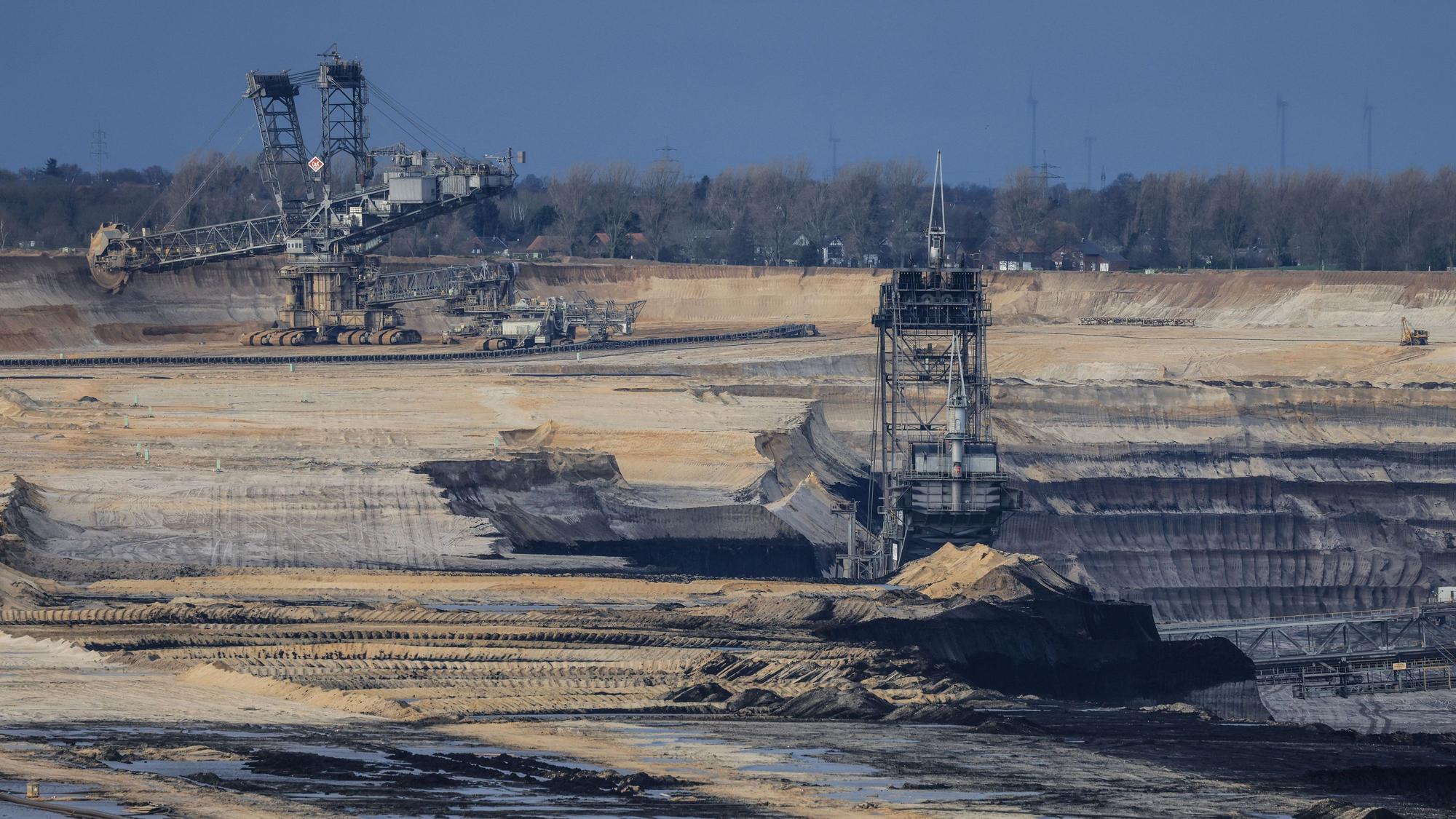 Jüchen: Bagger stehen im Braunkohletagebau Garzweiler.