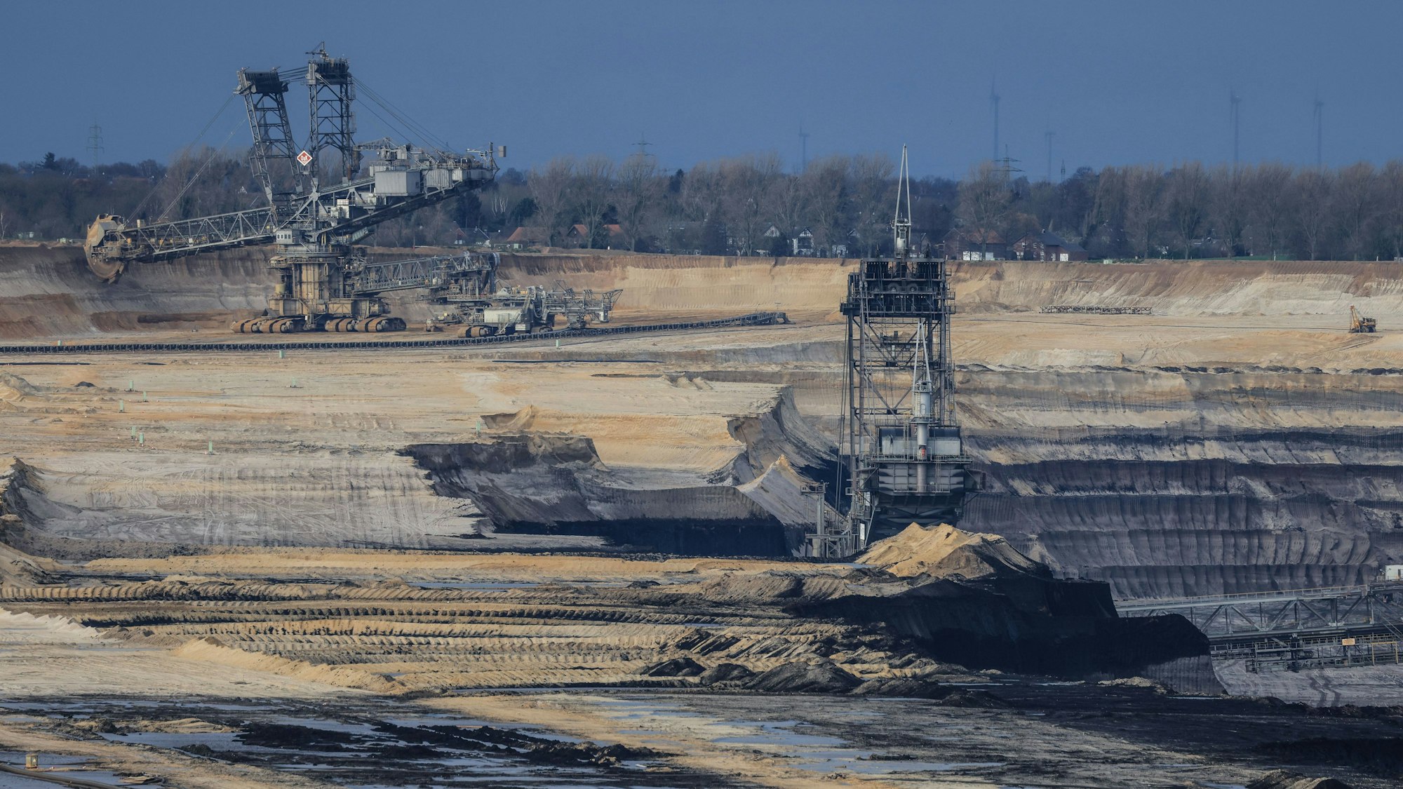 Jüchen: Bagger stehen im Braunkohletagebau Garzweiler.