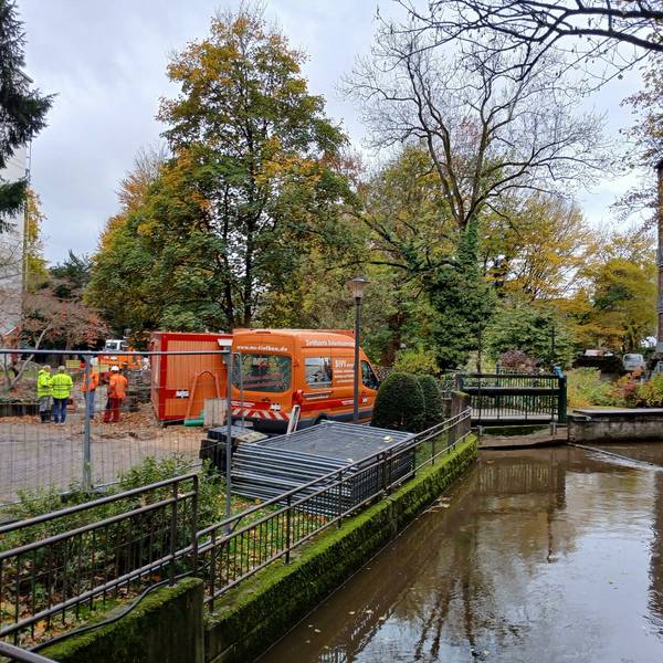 Integriertes städtebauliches Entwicklungskonzept (ISEK) für Siegburg, Aufwertung des Mühlengrabens, Terrasse mit Sitzgelegenheiten am Kreishaus