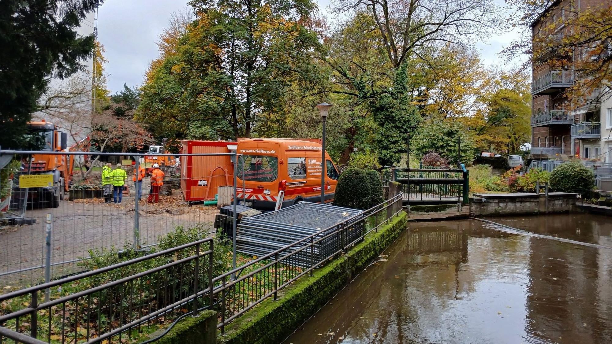 Integriertes städtebauliches Entwicklungskonzept (ISEK) für Siegburg, Aufwertung des Mühlengrabens, Terrasse mit Sitzgelegenheiten am Kreishaus