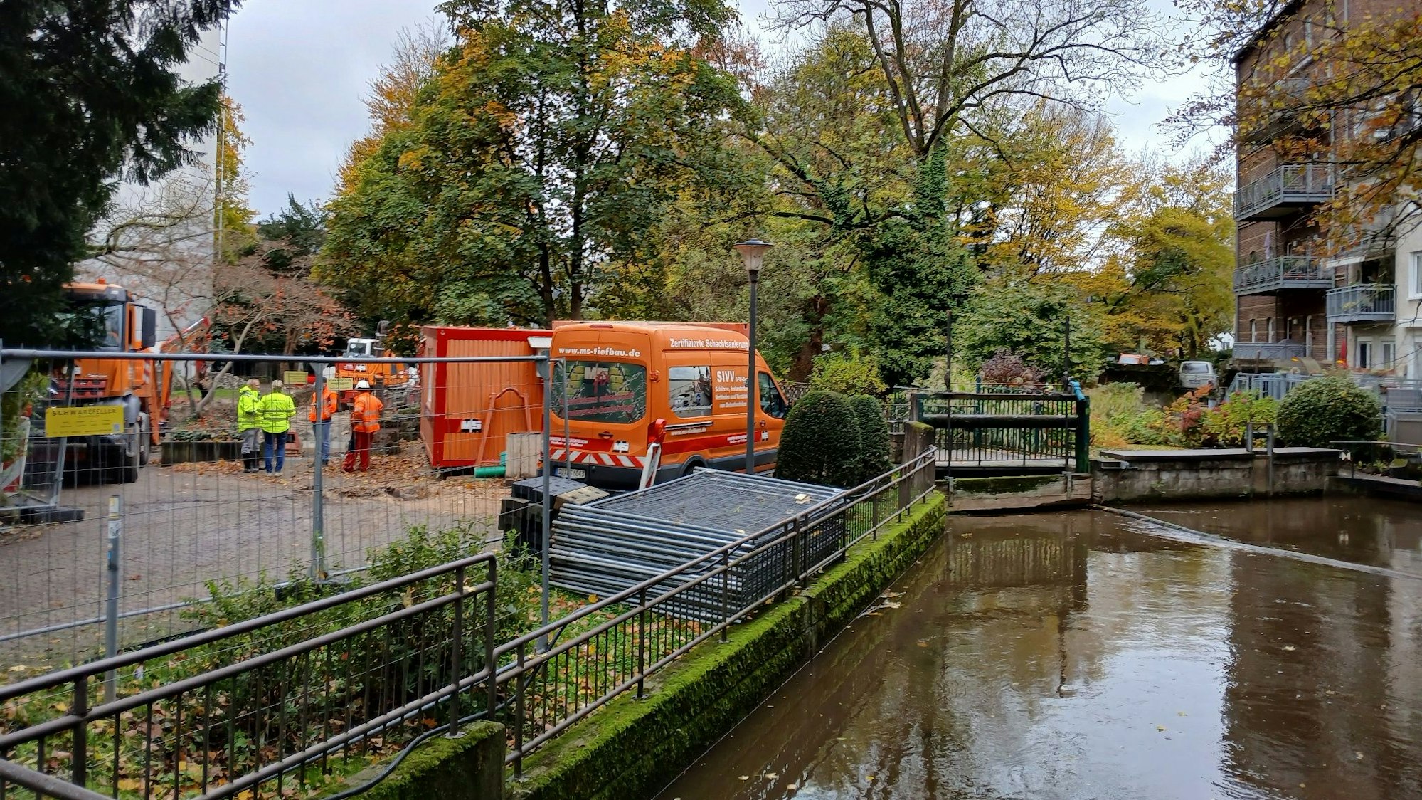 Integriertes städtebauliches Entwicklungskonzept (ISEK) für Siegburg, Aufwertung des Mühlengrabens, Terrasse mit Sitzgelegenheiten am Kreishaus