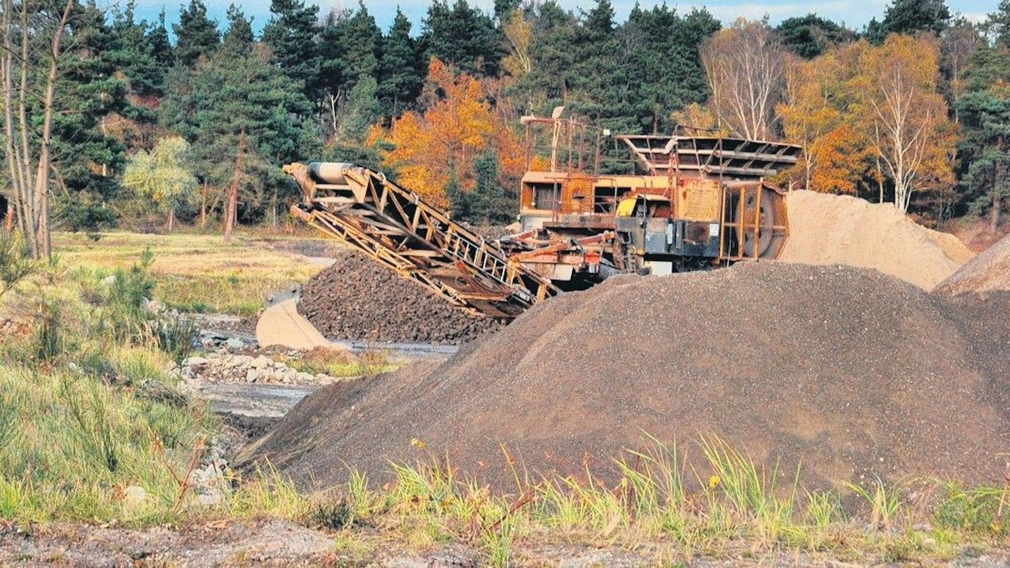 Im Jahr 2014 wurden die zweijährigen Renaturierungsarbeiten am ehemaligen Kasernengelände Camp Altenrath abgeschlossen, das nun wieder für militärische Zwecke genutzt werden könnte.