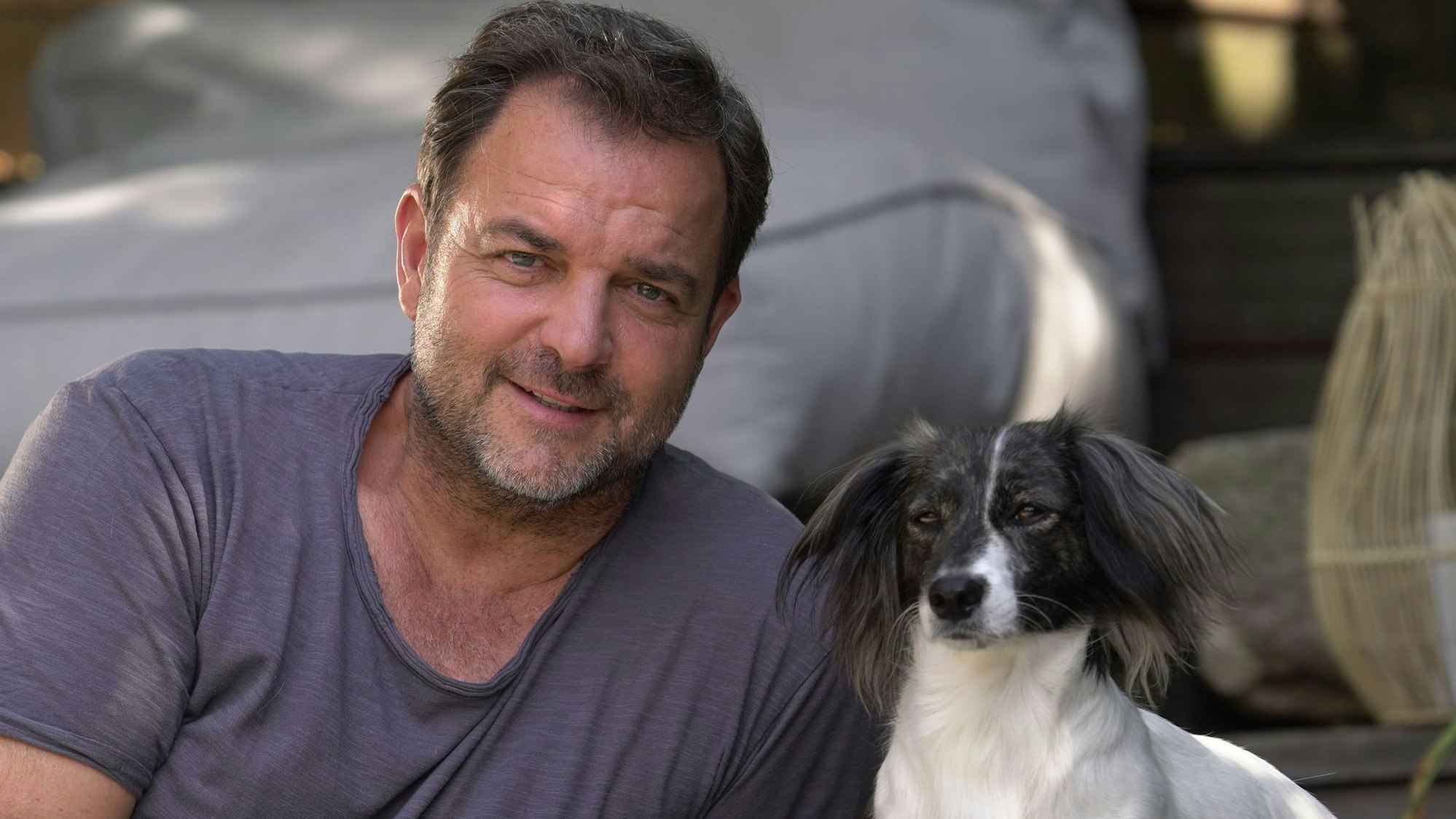 Martin Rütter engagiert sich mit einem neuen Verein mit Sitz in Hürth: Adoptieren statt Produzieren e.V.