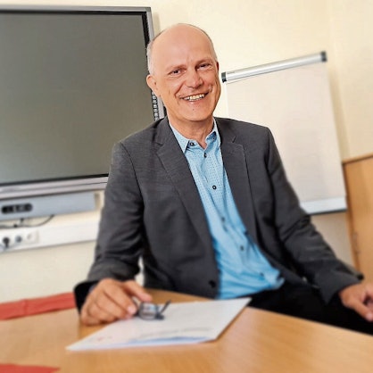 „Nur 60 Prozent der Termine finden statt“: Thomas Holz in seinem Büro im Jobcenter des Salzlandkreises.