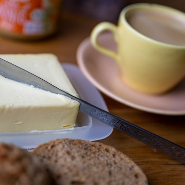 Ende 2024 kostete ein Päckchen Butter 2,39 Euro, nun sind es nur noch 1,39 Euro.