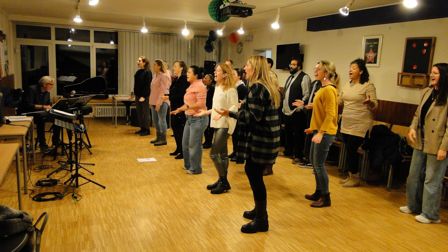 Die Proben führt der Chor zurzeit in Räumen im Pfarrzentrum der benachbarten katholischen Gemeinde durch.