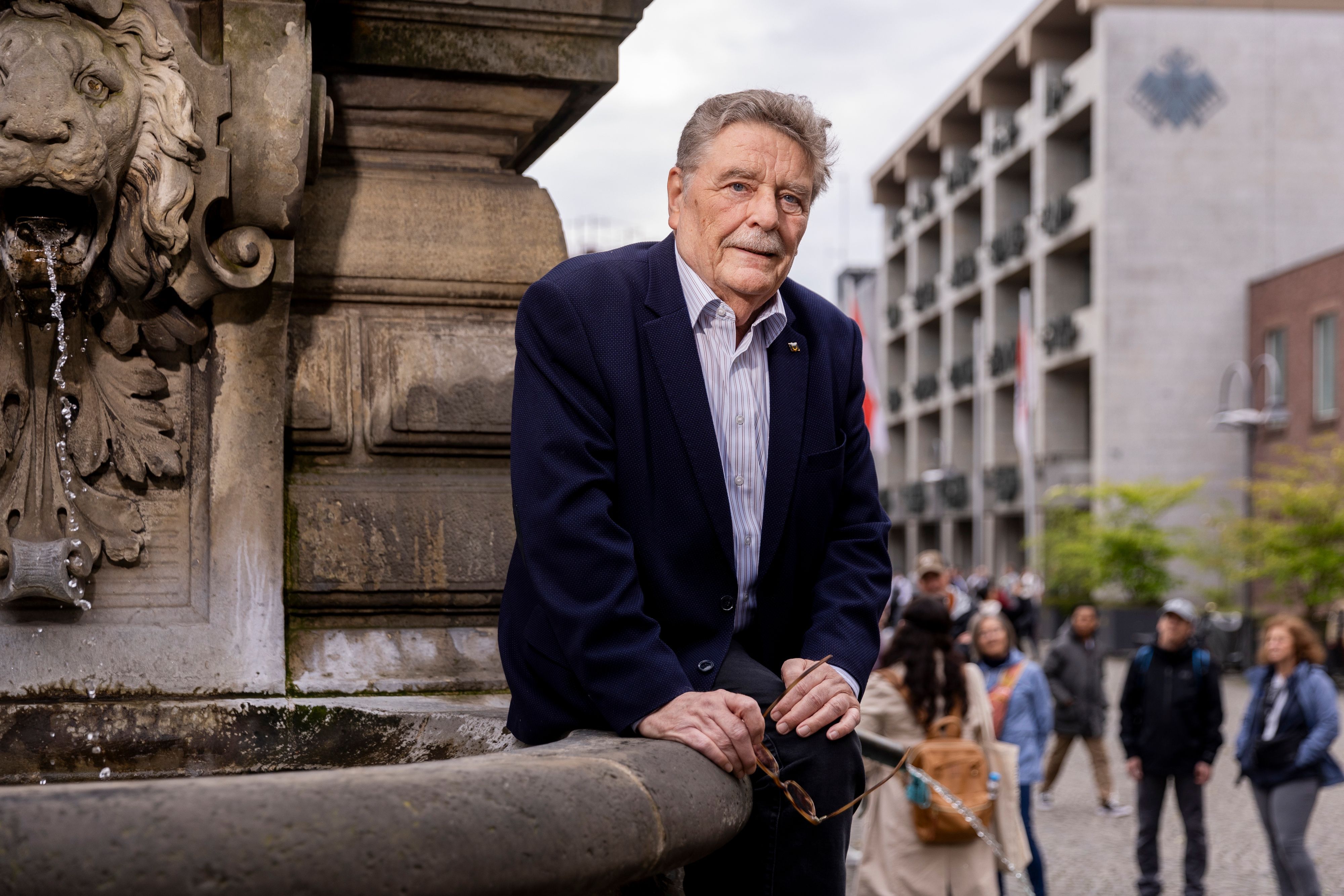 Porträt des früheren Oberbürgermeister von Köln Fritz Schramma.