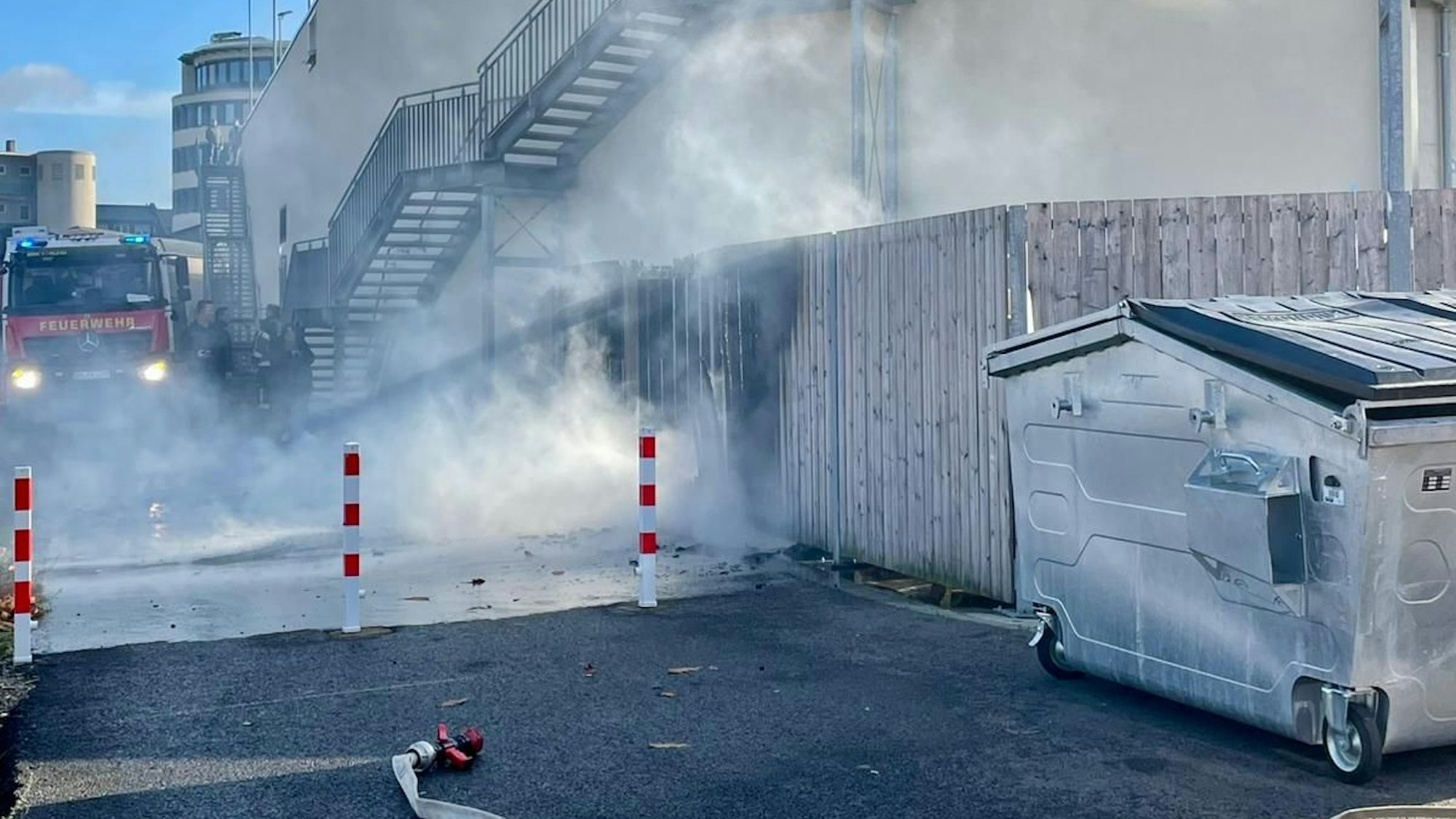 In Bergheim brannten am Nitro mehrere Abfallbehälter.