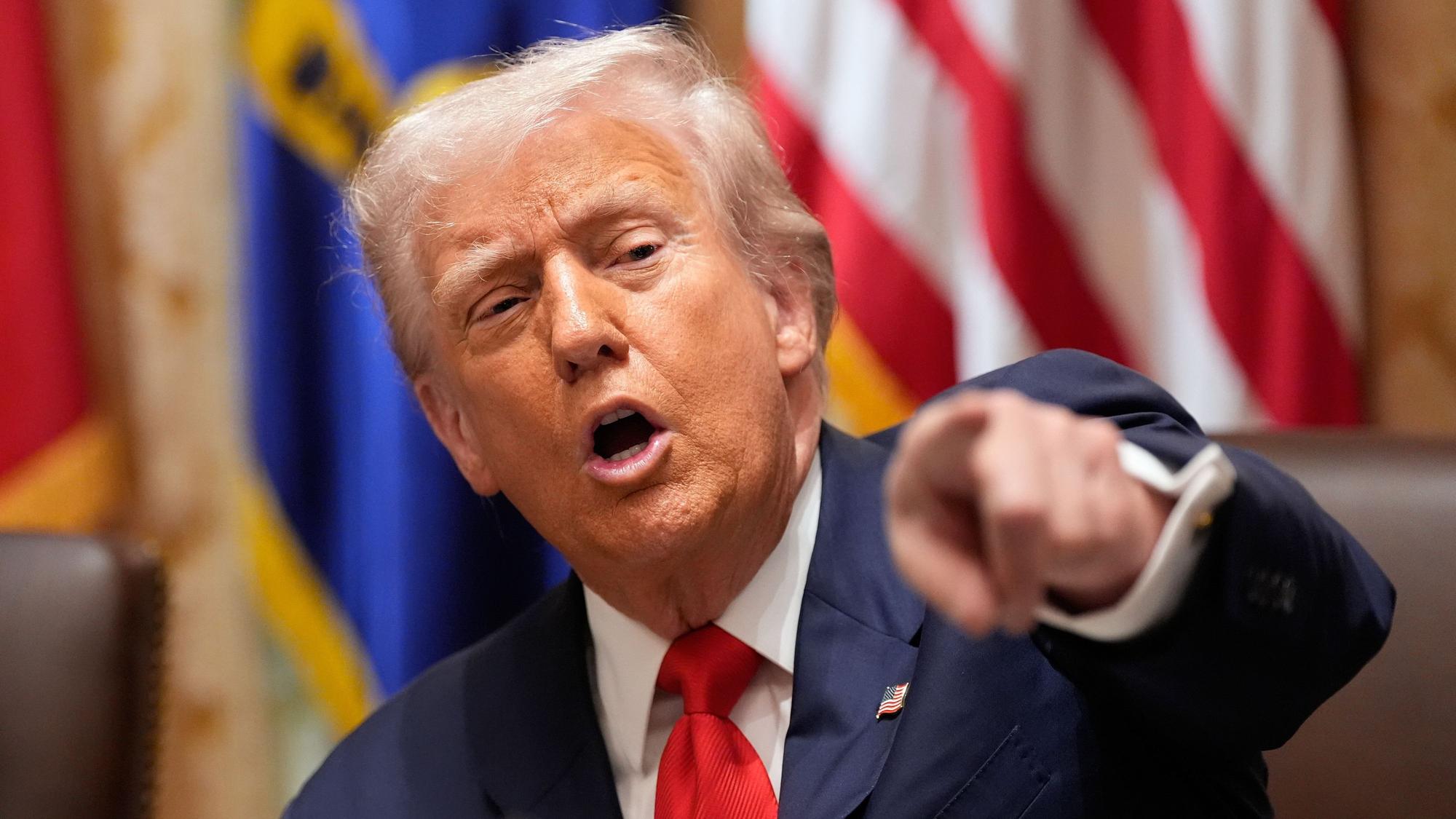 US-Präsident Donald Trump beantwortet Fragen von Reportern im Weißen Haus. (Archivbild)