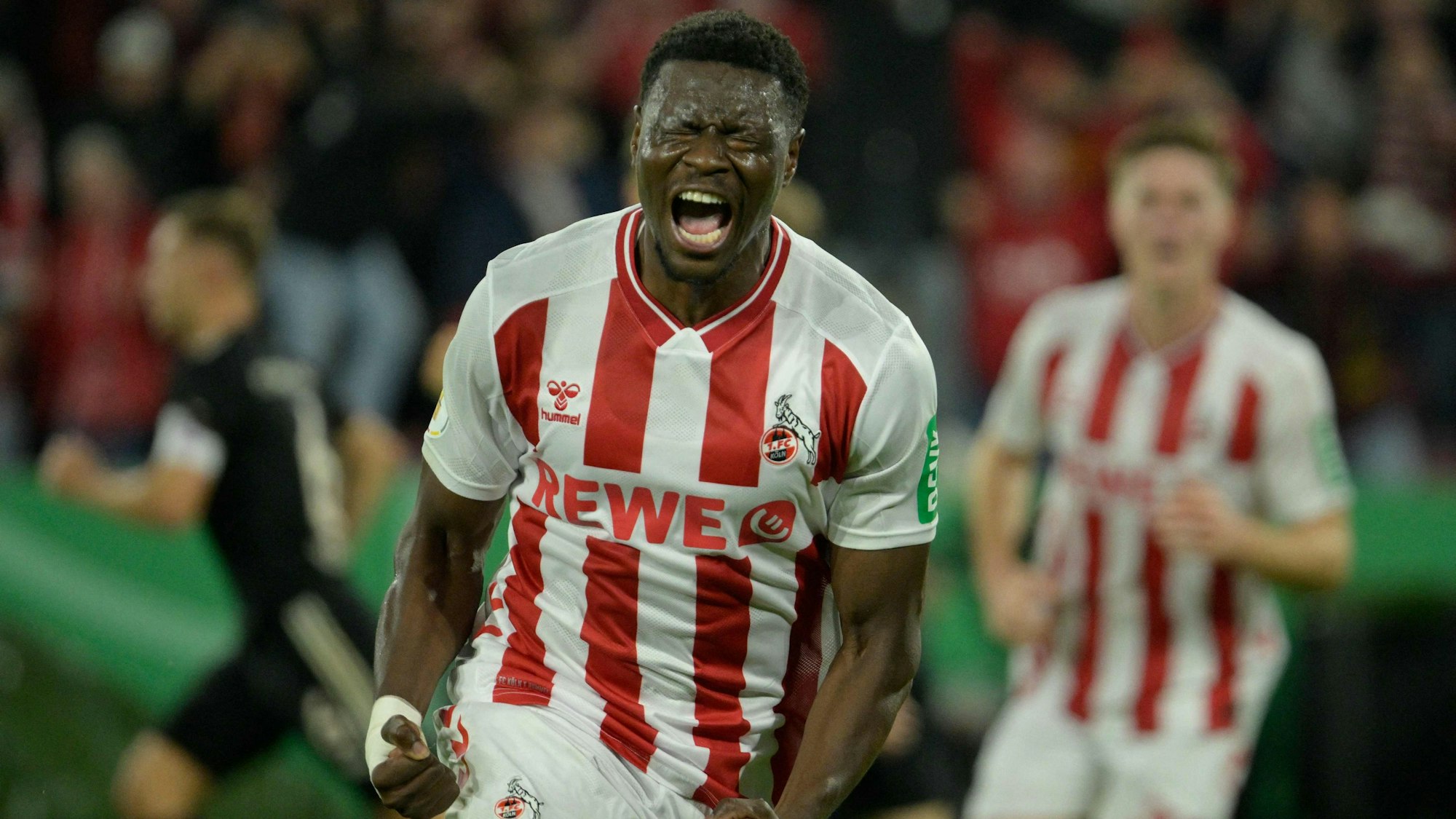 Befreiender Jubel: Ragnar Ache nach seinem ersten Tor für den 1. FC Köln im Pokalspiel gegen Bayern München.