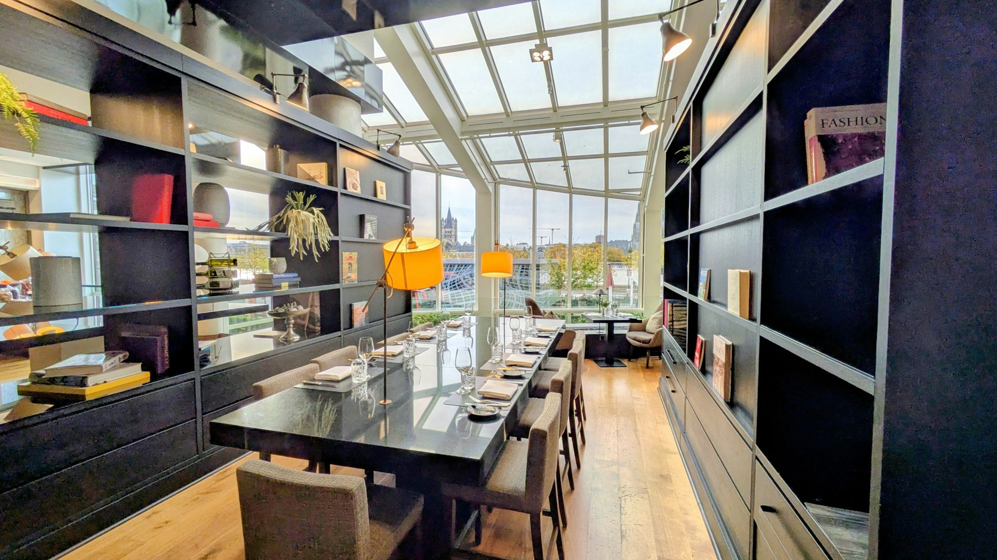 Fast wie im Wohnzimmer: ein kleiner seperater Bereich im Glashaus.