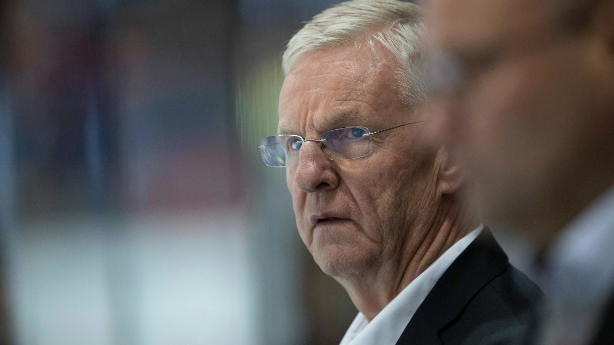 Entgeistert: Haie-Trainer Kari Jalonen musste ein 3:10 seines Teams beim ERC Ingolstadt mitansehen.