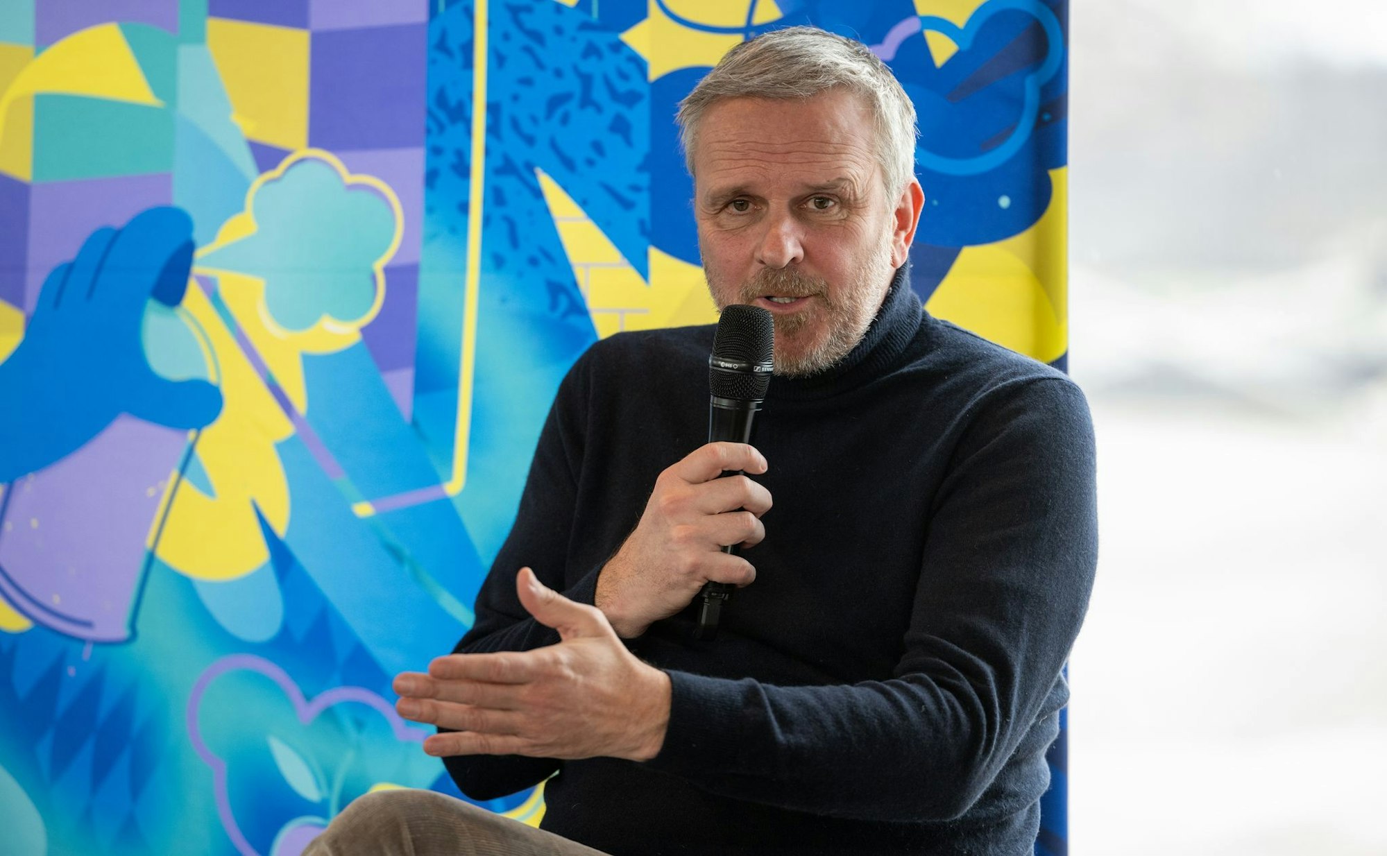 Dietmar Hamann fordert ein einheitliches Vorgehen im DFB-Pokal - entweder den gesamten Wettbewerb mit VAR oder gar nicht.