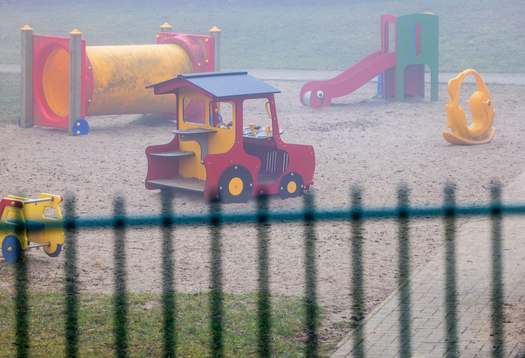 Besonders in östlichen Bundesländern fehlen den Kitas Kinder. (Symbolbild)