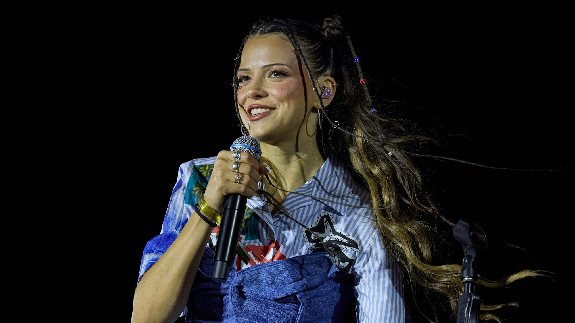 Nina Chuba, Sängerin und Rapperin, steht während der Reeperbahn-Festivals auf einer Bühne auf dem Heiligengeistfeld. Das 20. Reeperbahn-Festival steht unter dem dem Motto «Imagine Togetherness!». (zu dpa: «Nina Chuba auf Platz eins der Charts») +++ dpa-Bildfunk +++