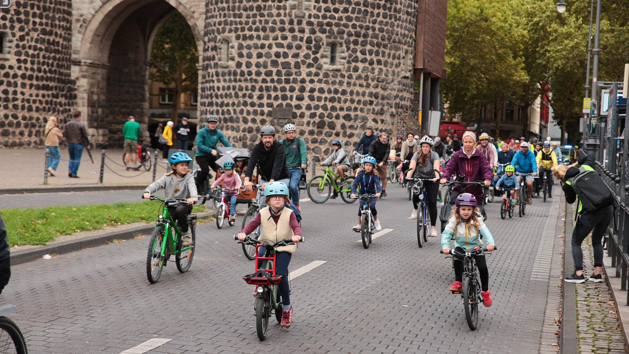 21.09.2025, Köln: Jubiläumsdemo der Aktionsreihe „Kidical Mass“ am Rudolfplatz. Foto: Dirk Borm