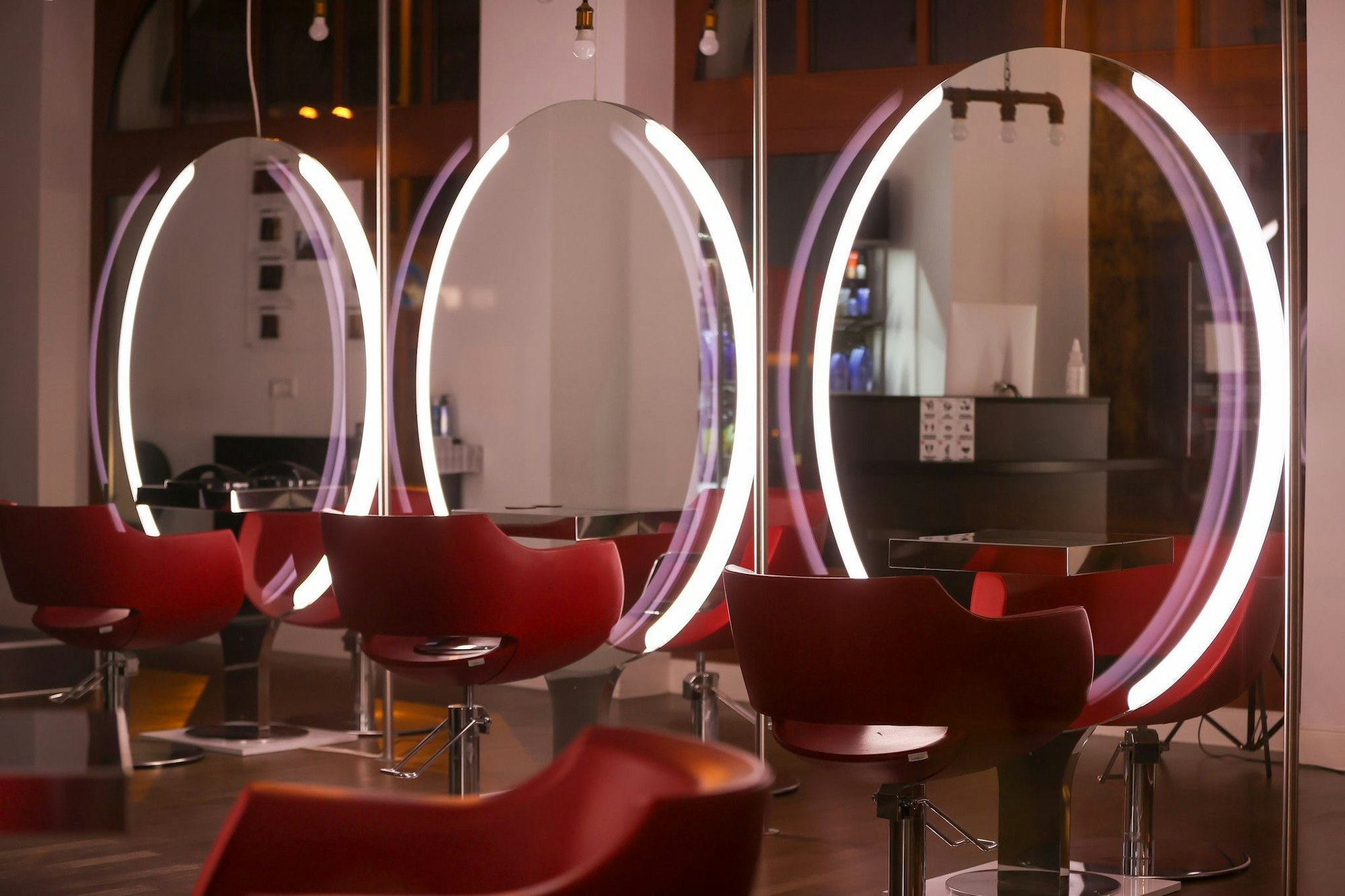 Während der Pandemie waren Friseursalons zeitweilig geschlossen, teilweise durften sie nur unter strengen Auflagen öffnen. (Archivbild)