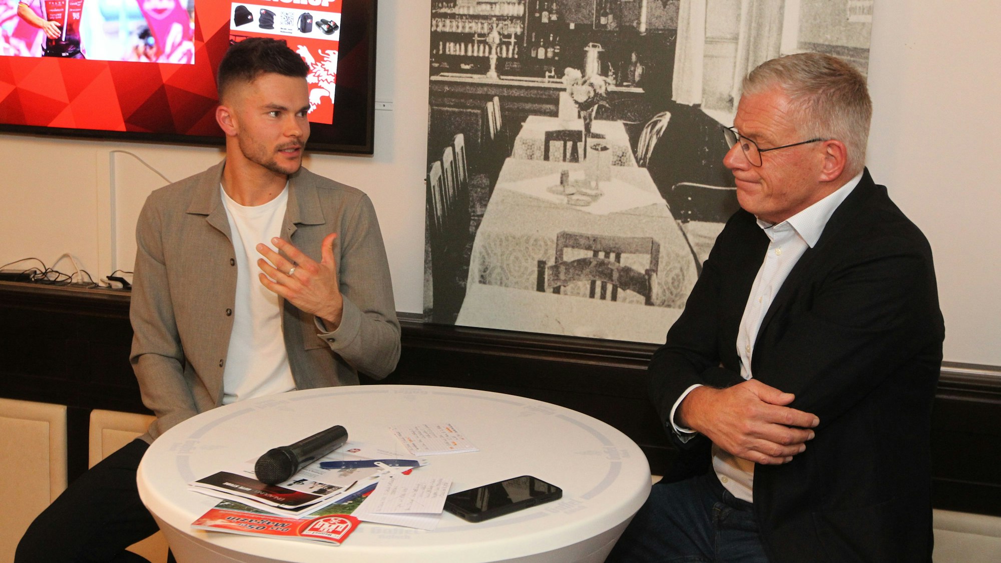 Präsident Clemens Wirtz (rechts) im Gespräch mit dem Profi-Triathlet Jan Stratmann.