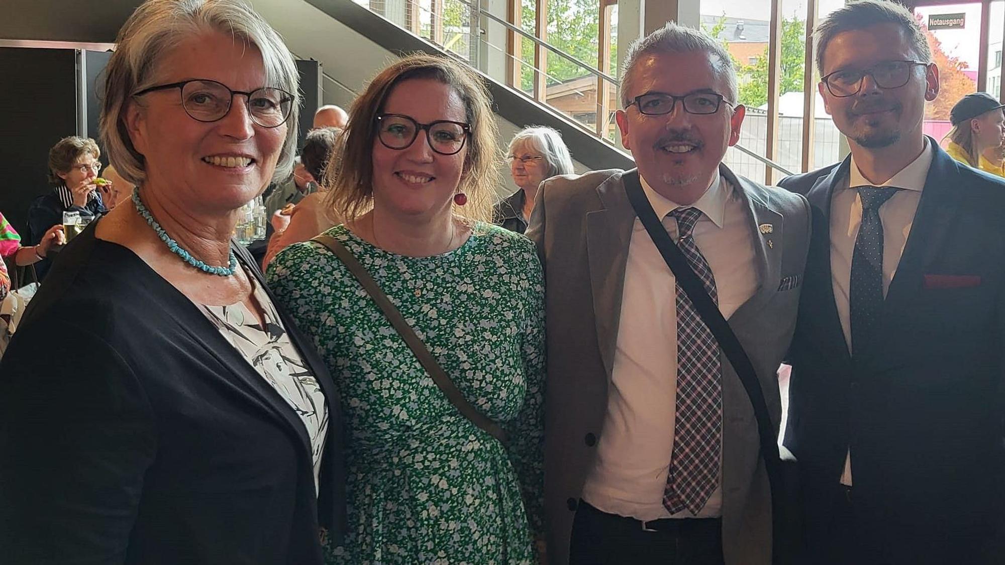David Held (2.v.r.) schmiedet verschiedene Bündnisse für das BBK und die Freien Wähler. Hier ist er mit den Kerpener Ratsmitgliedern Lonie Lambertz (CDU), Rebecca Neumann (UWG) und Sascha Hümmer (AfD) zu sehen.