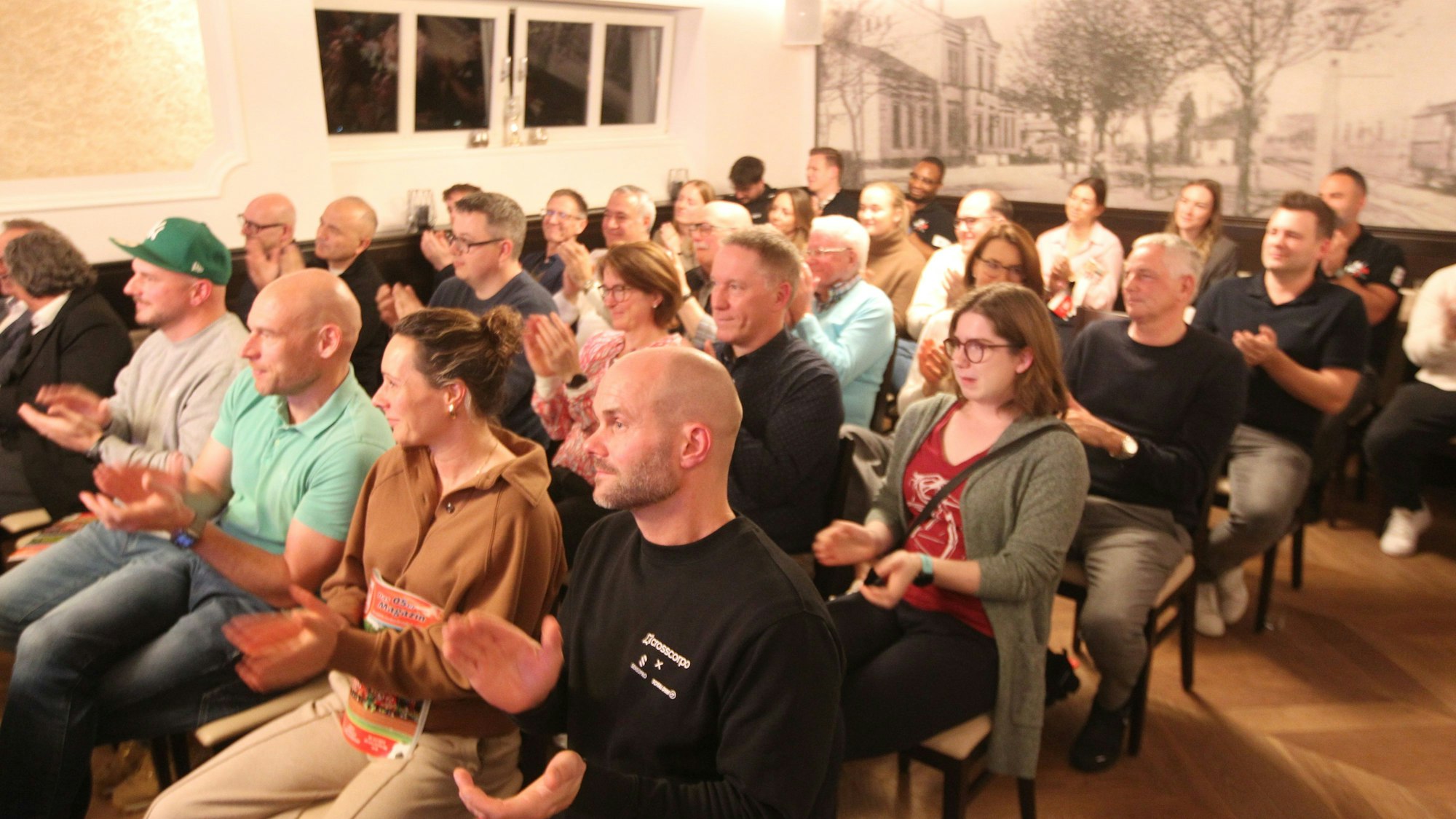 Rund 40 Gäste hatte der FC Hennef in die Gute Stube ins Hennefer Wirtshaus eingeladen.