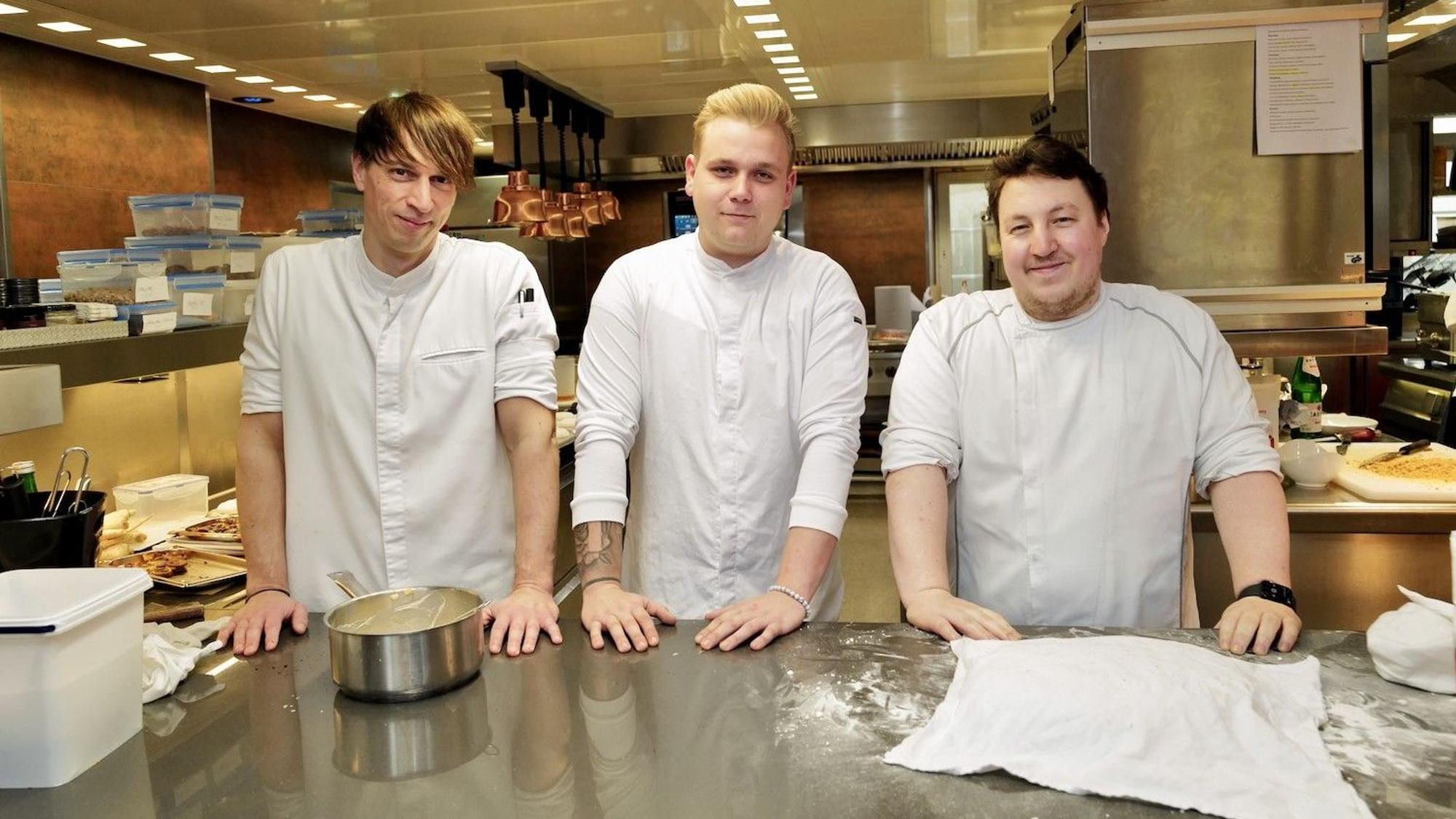 Die drei Köche des Restaurants Leu im Niederkasseler Hotel Clostermanns Hof: André Siebertz, André Vey, Daniel Heidkamp (v.l.)