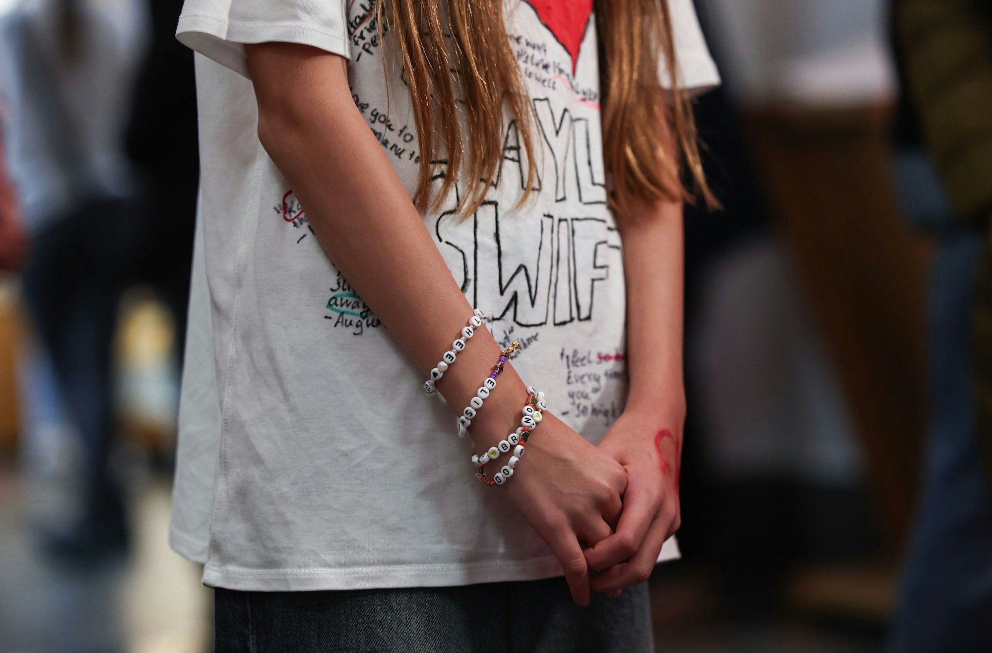 Auch viele junge Fans sind ins Museum gekommen, um das Werk Heysers zu sehen.