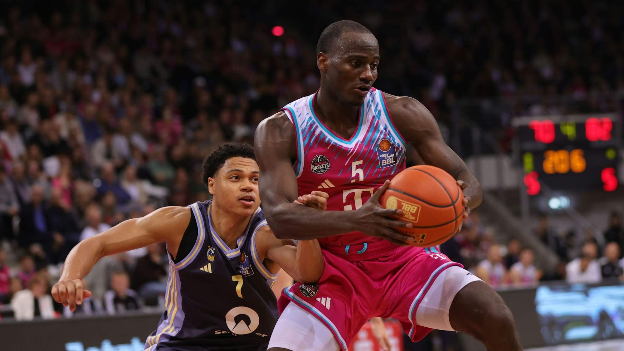 Tylan Birts (rechts) bleibt mit neun Punkten hinter den Erwartungen zurück.