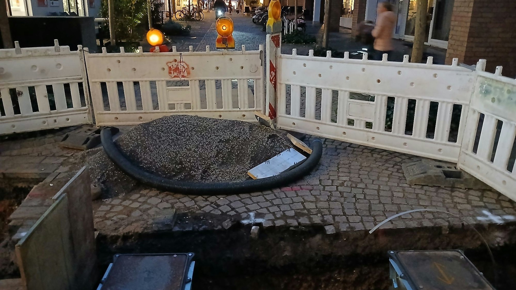 Die Stadt Siegburg lässt an den Zufahrten zur Fußgängerzone Poller montieren, auch an der Griesgasse