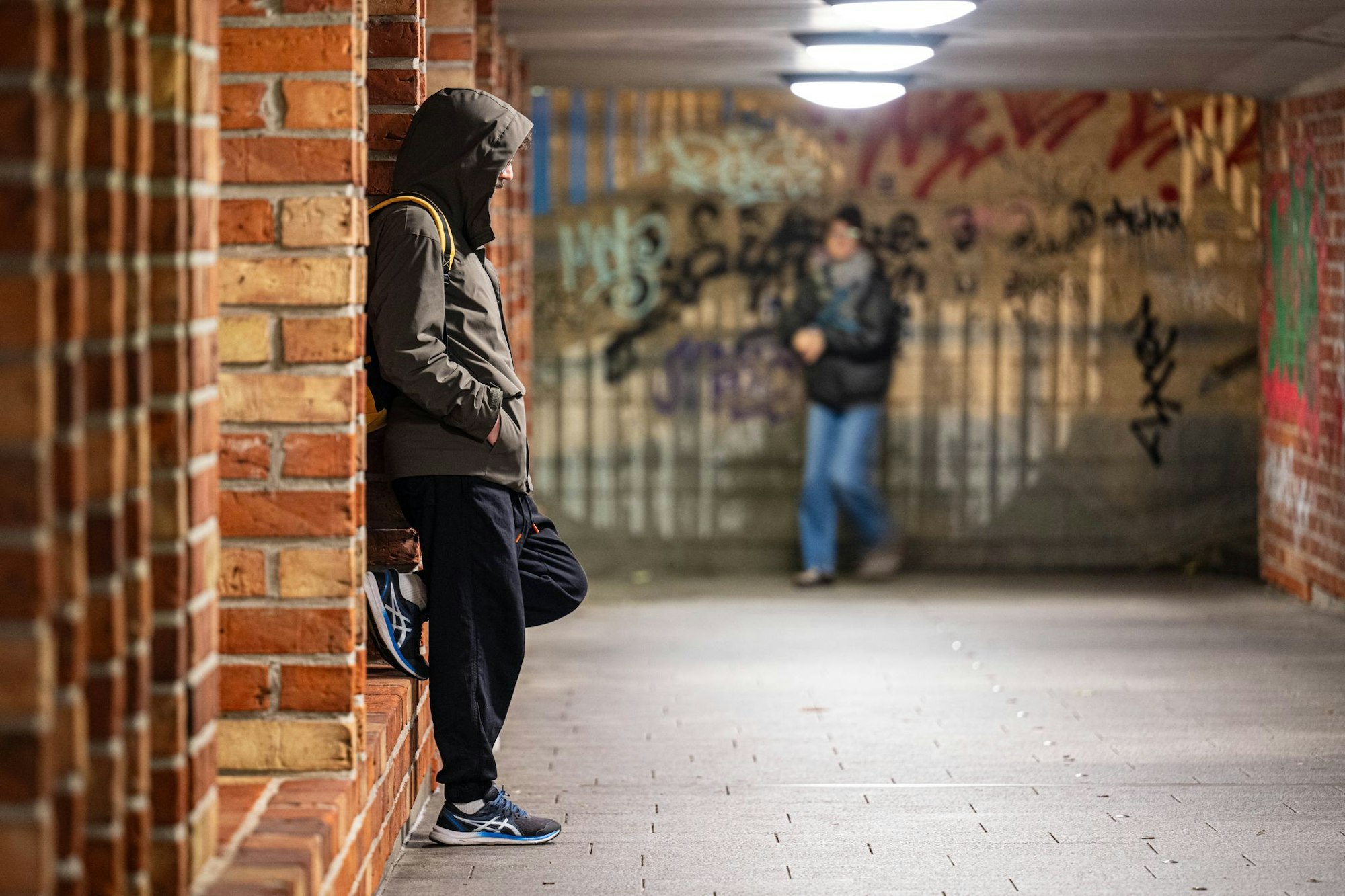 Frauen fühlen sich im öffentlichen Raum häufiger unsicher als Männer.