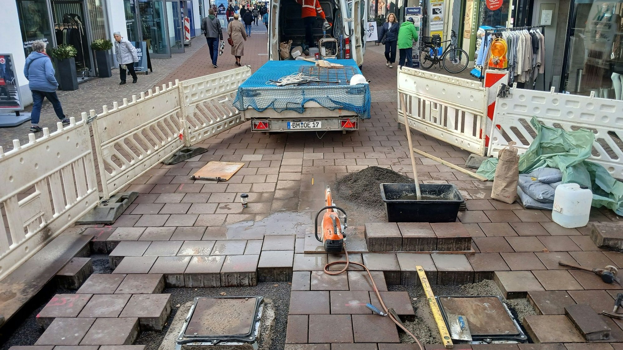 Die Stadt Siegburg lässt an den Zufahrten zur Fußgängerzone Poller montieren, auch an der Bahnhofstraße