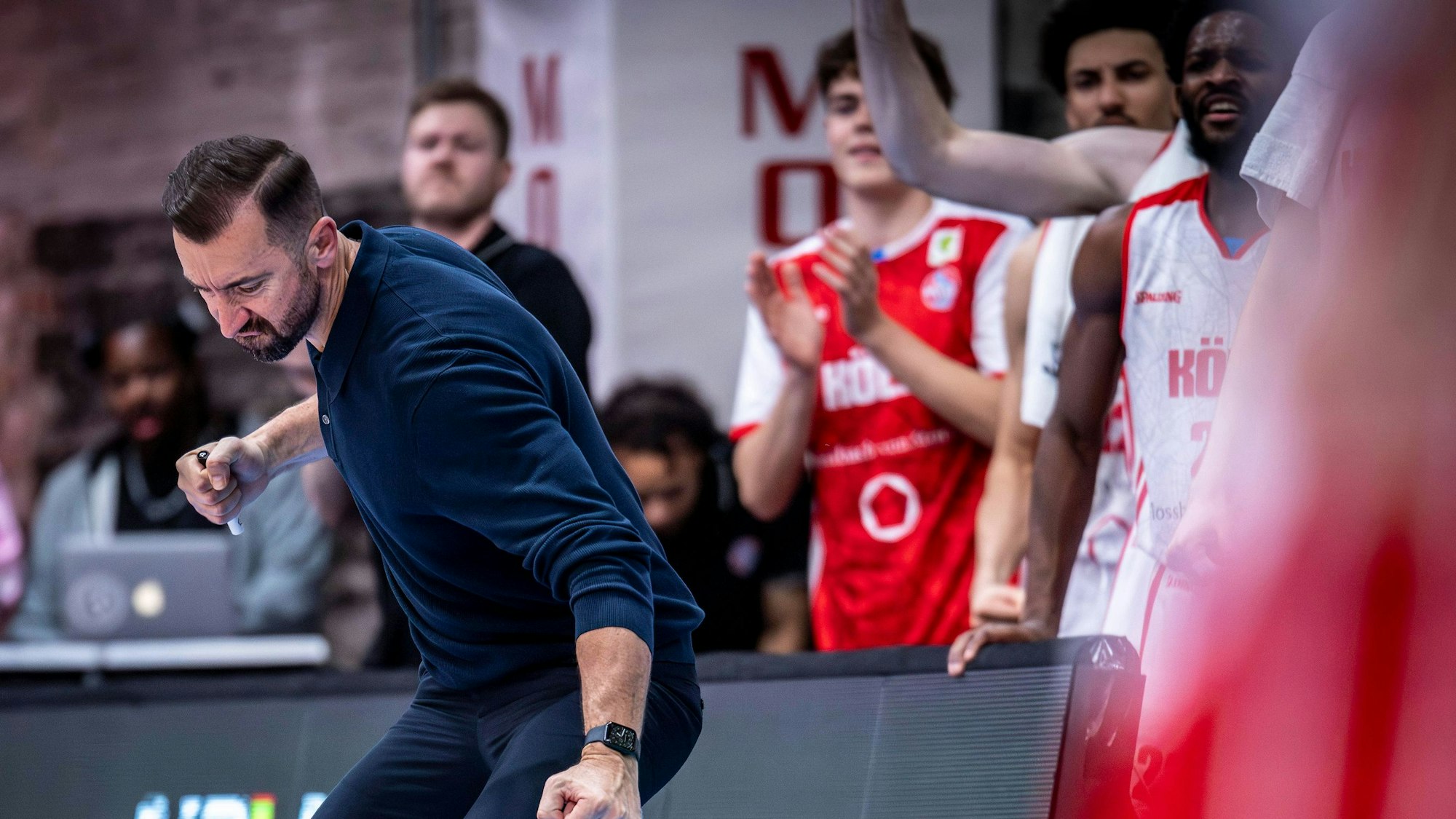 Barmer 2. Basketball Bundesliga ProA: RheinStars Koeln vs. Kirchheim, 02.11.25 Zoran Kucic Head Coach RheinStars Köln feiert einen guten Spielzug Köln, 02.11.25 - Barmer 2. Basketball Bundesliga ProA: RheinStars Koeln vs. Kirchheim in der Motor World in Köln. *** Barmer 2 Basketball Bundesliga ProA RheinStars Cologne vs Kirchheim, 02 11 25 Zoran Kucic Head Coach RheinStars Cologne celebrates a good move Cologne, 02 11 25 Barmer 2 Basketball Bundesliga ProA RheinStars Cologne vs Kirchheim at the Motor World in Cologne Copyright: xBEAUTIFULxSPORTS/AxelxKohringx