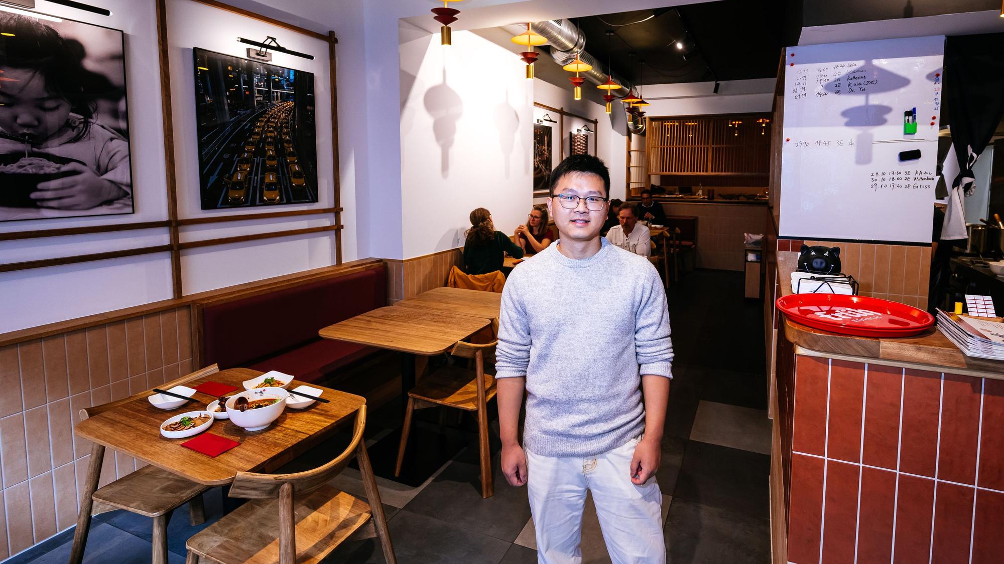 Restaurantleiter Qiangqiang Feng im „DongWu“.