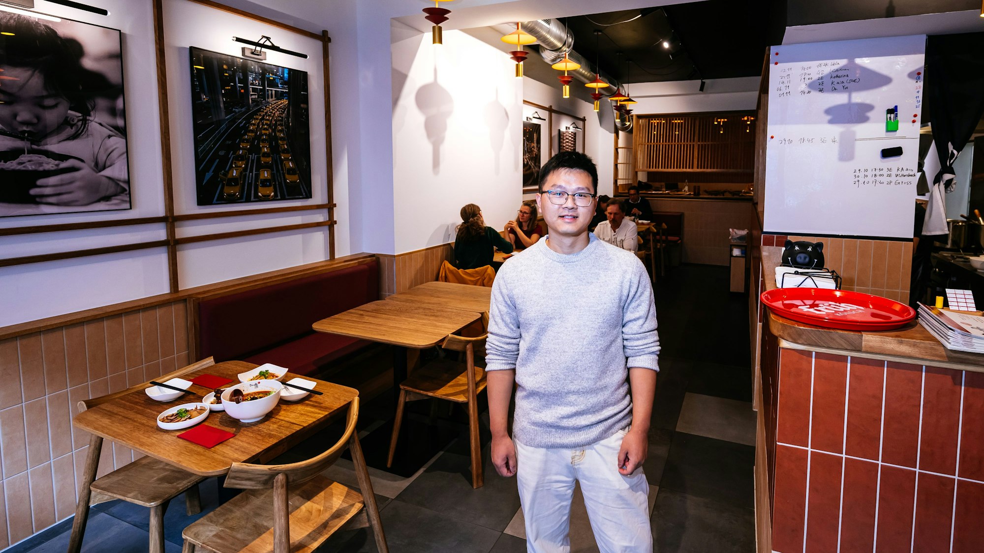 Restaurantleiter Qiangqiang Feng im „DongWu“.